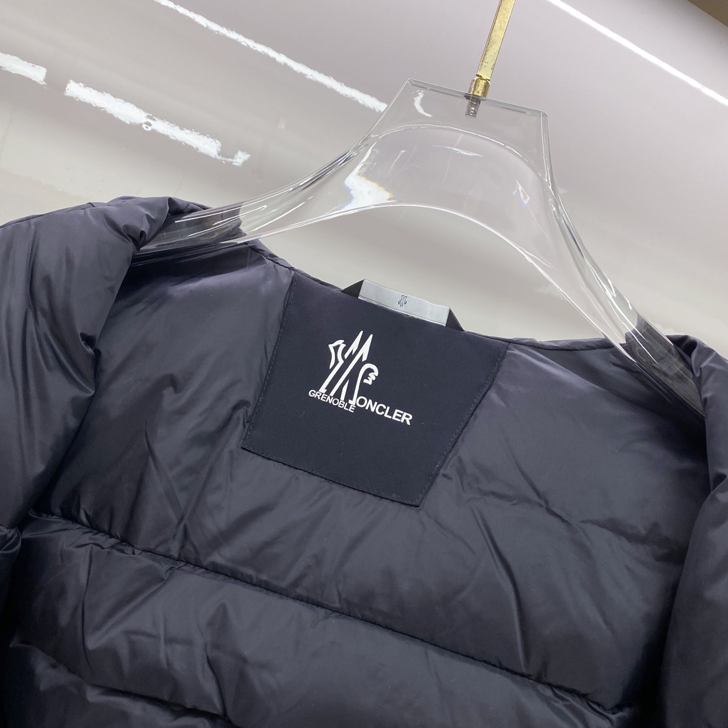 Moncler 羽绒服2025最新款时尚设计师款羽绒外套.处处细节显工艺足够的高级 结构性剪裁的设计改变