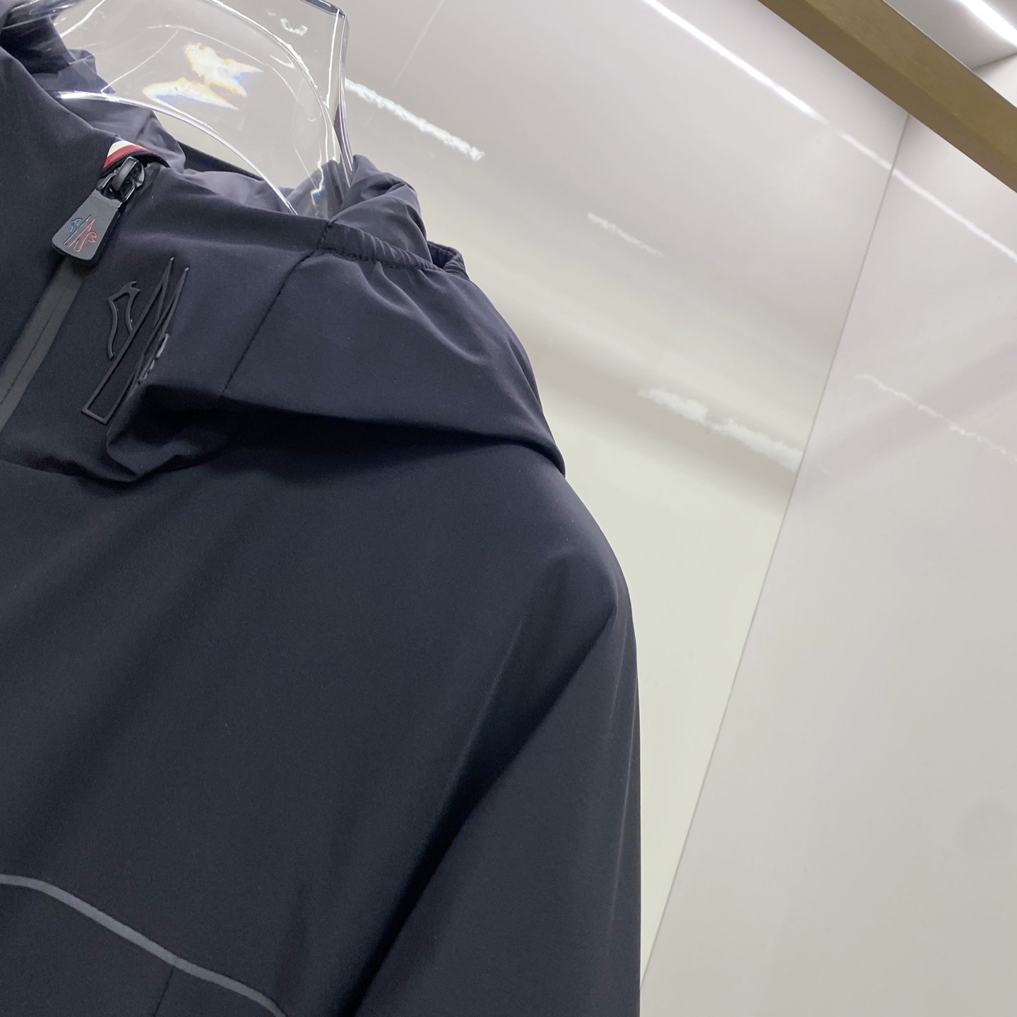 Moncler 羽绒服2025最新款时尚设计师款羽绒外套.处处细节显工艺足够的高级 结构性剪裁的设计改变