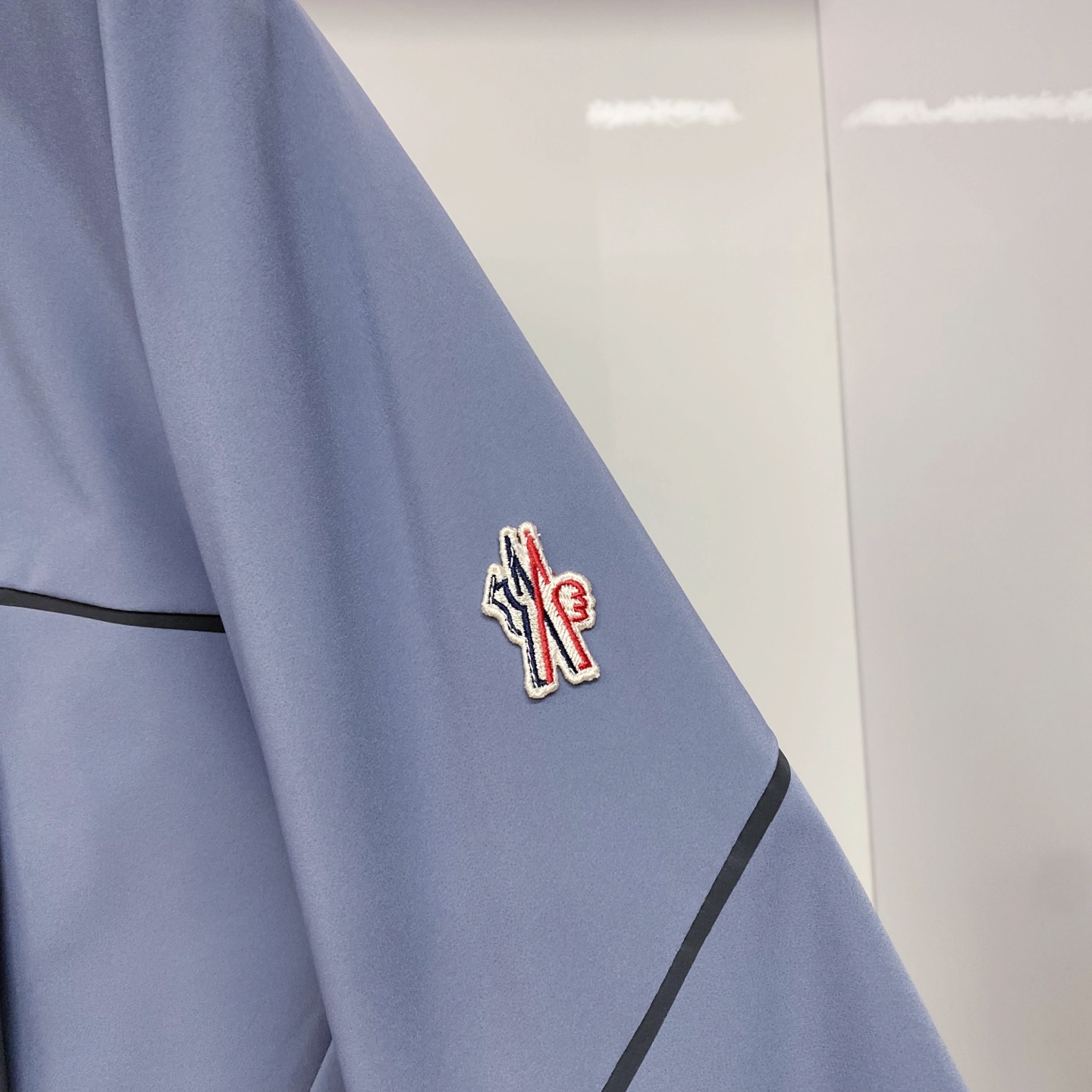 Moncler 羽绒服2025最新款时尚设计师款羽绒外套.处处细节显工艺足够的高级 结构性剪裁的设计改变