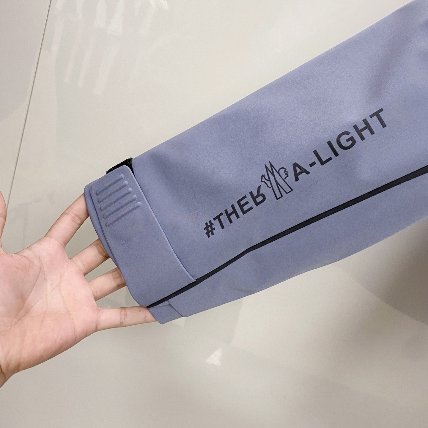 Moncler 羽绒服2025最新款时尚设计师款羽绒外套.处处细节显工艺足够的高级 结构性剪裁的设计改变