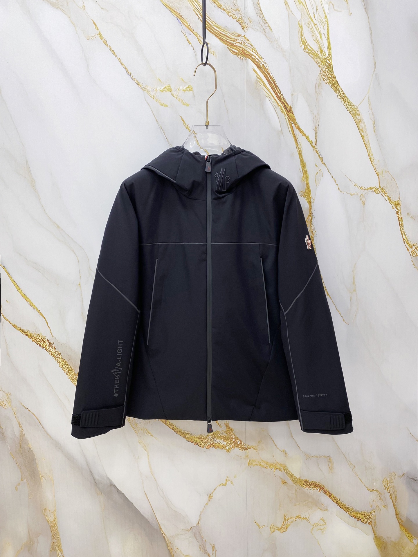 NO:712173,Moncler down jacket 2025 latest fashion designer down jacket. Every detail shows high-end craftsmanship. The design changes of structural tailoring show men's diverse image changes. They are slim and neat, and tailored to meet the current popular multi-layered outfits. Versatile styles for life. Code number 12345,, jackets & coats, down jacket,19860909Moncler 羽绒服2025最新款时尚设计师款羽绒外套.处处细节显工艺足够的高级 结构性剪裁的设计改变来展现男士多样的形象变化,修身利落、剪裁合体,满足时下正流行的多层次穿搭,生活百搭款式 码数12345,,jackets & coats,down jacket,,Men's clothing