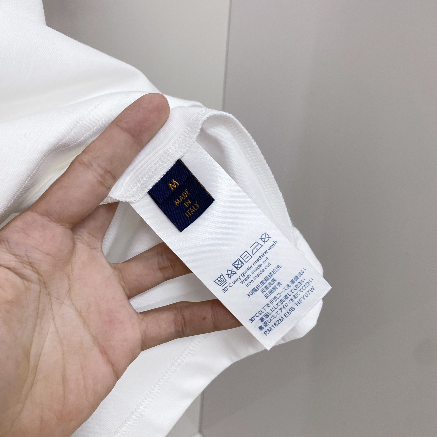 LV 2026ss 春夏新款首发专柜最新款短袖圆领T恤 高端订制 设计前卫时尚！品牌logo重工艺设计 