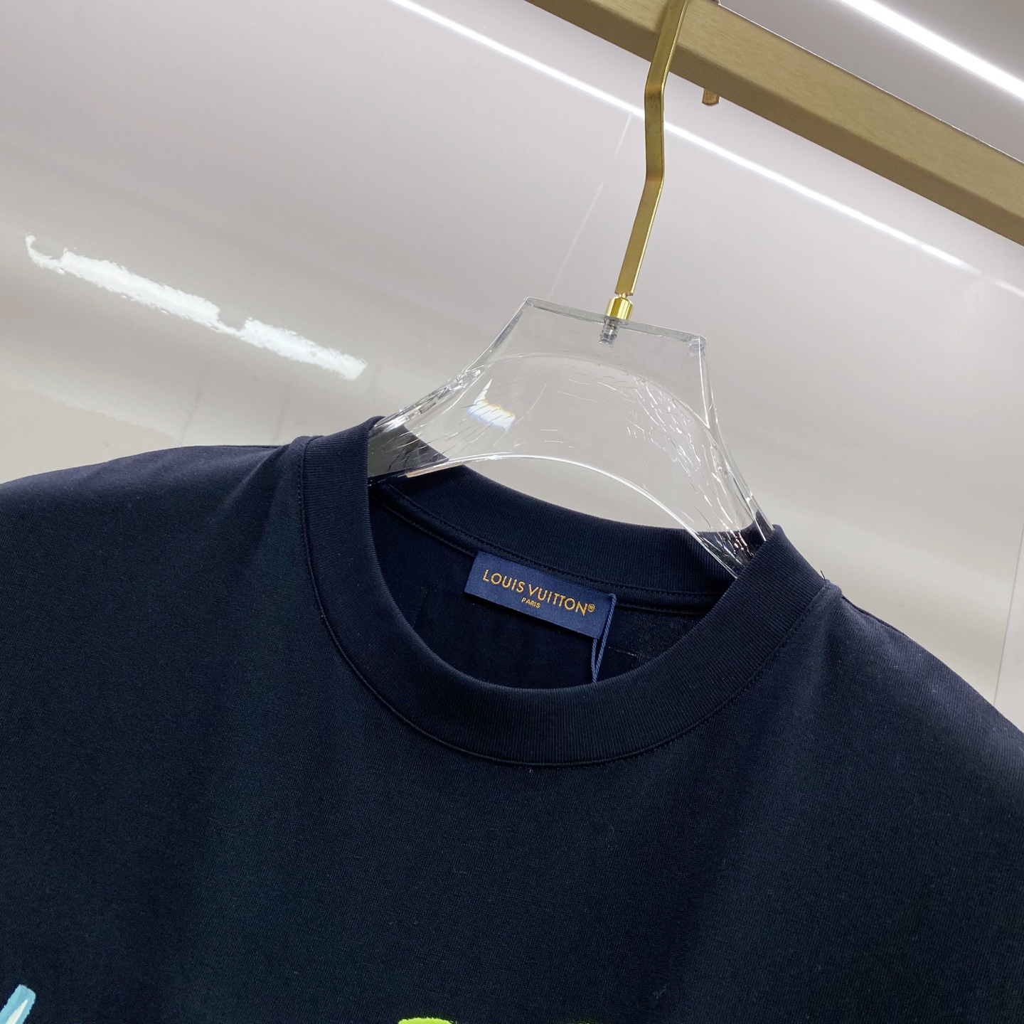 LV 2026ss 春夏新款首发专柜最新款短袖圆领T恤 高端订制 设计前卫时尚！品牌logo重工艺设计 