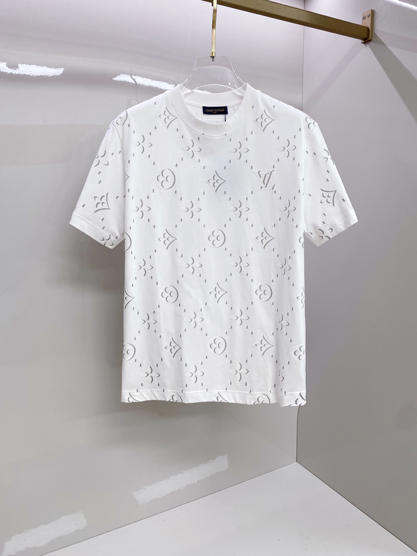 LV 2026ss 春夏新款首发专柜最新款短袖圆领T恤 高端订制 设计前卫时尚！品牌logo重工艺设计 