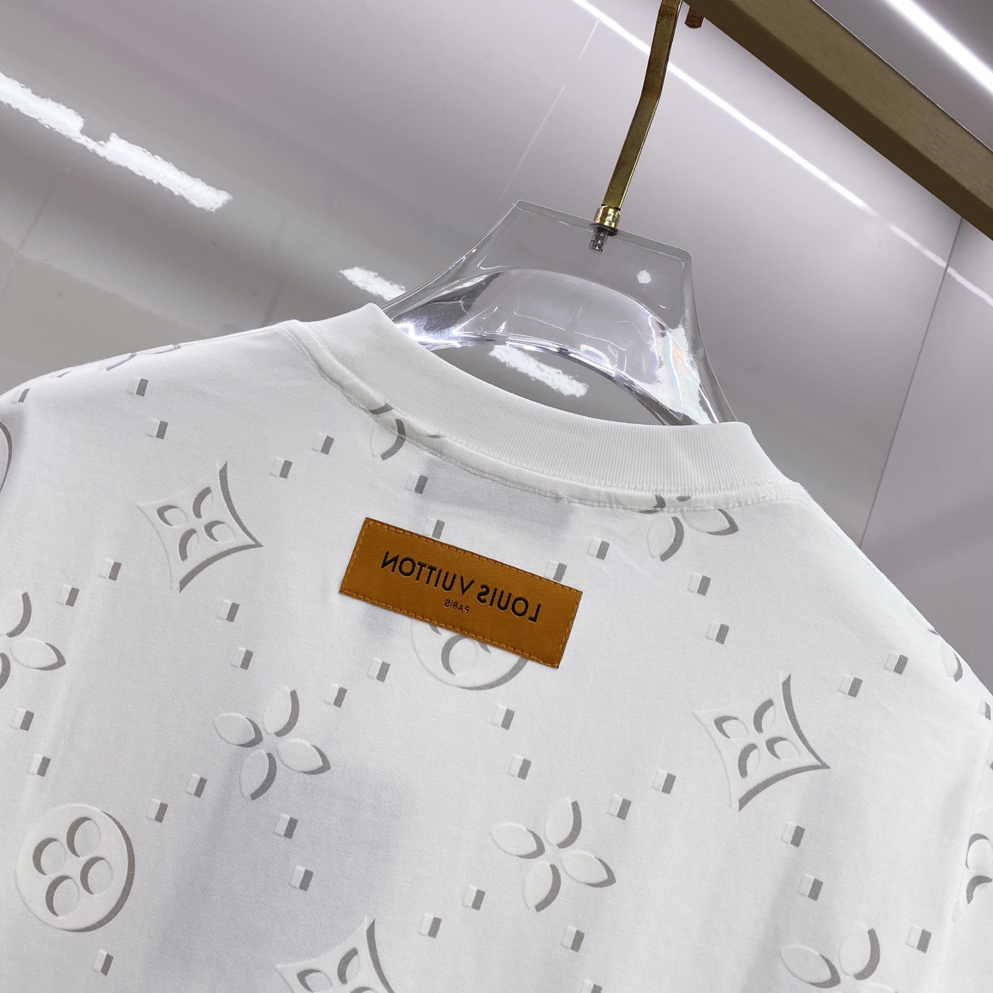 LV 2026ss 春夏新款首发专柜最新款短袖圆领T恤 高端订制 设计前卫时尚！品牌logo重工艺设计 