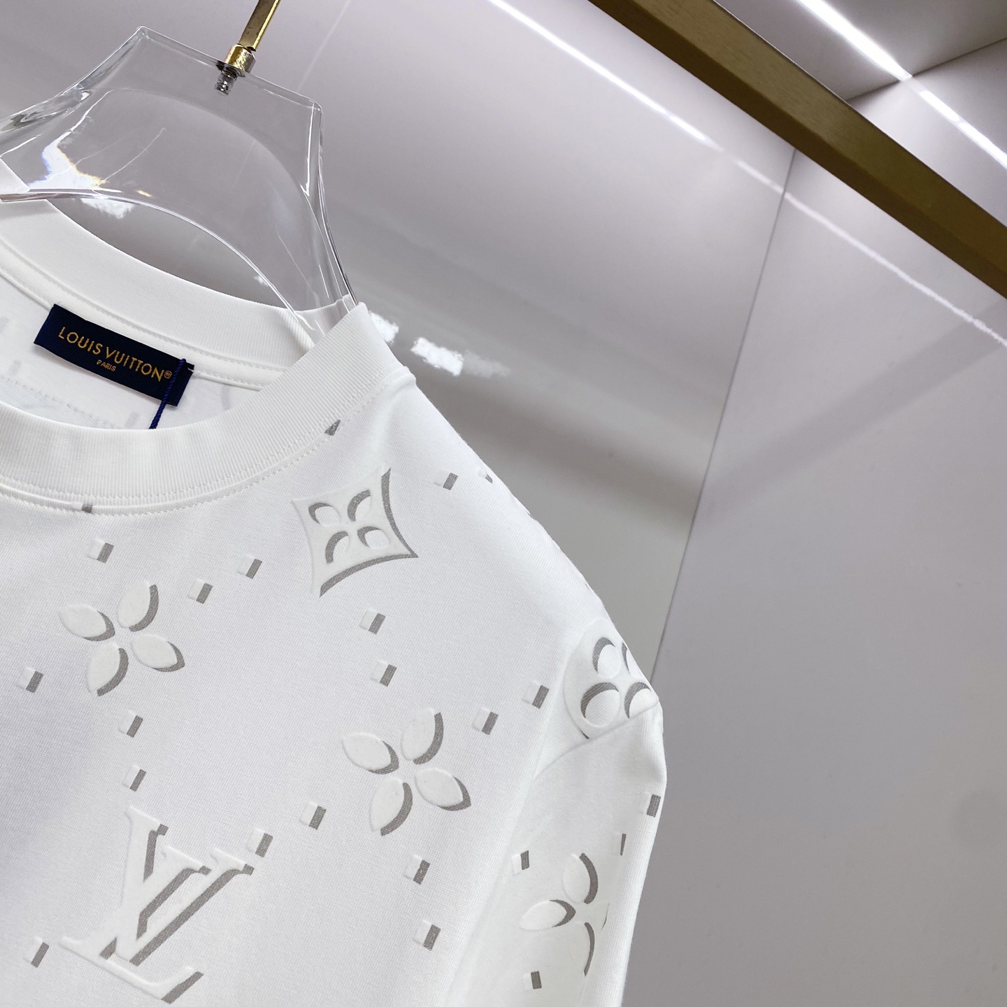 LV 2026ss 春夏新款首发专柜最新款短袖圆领T恤 高端订制 设计前卫时尚！品牌logo重工艺设计 