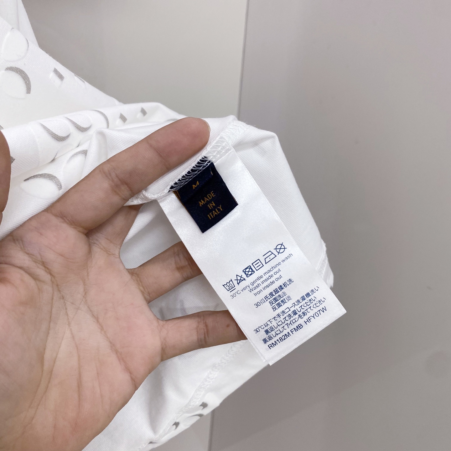 LV 2026ss 春夏新款首发专柜最新款短袖圆领T恤 高端订制 设计前卫时尚！品牌logo重工艺设计 