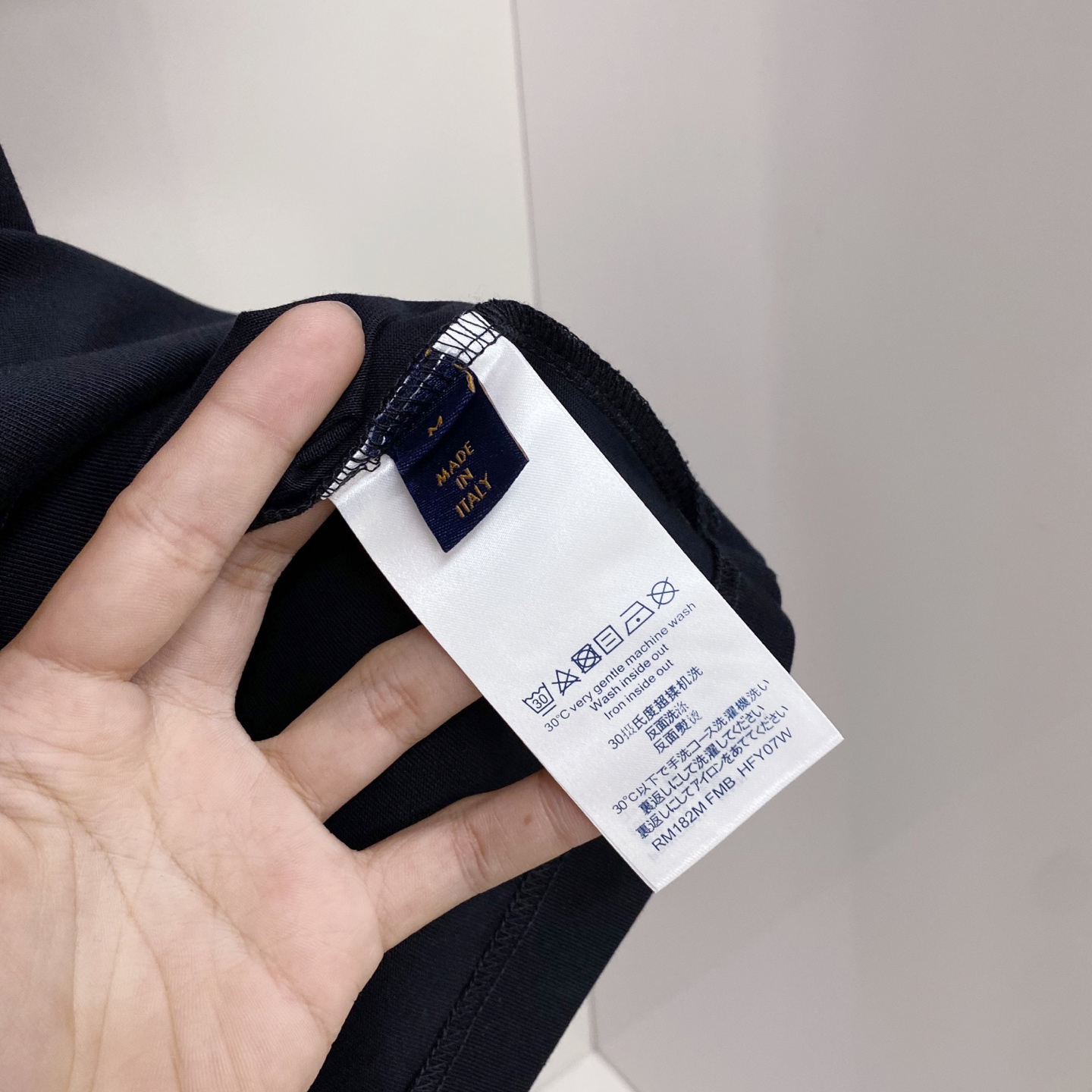 LV 2026ss 春夏新款首发专柜最新款短袖圆领T恤 高端订制 设计前卫时尚！品牌logo重工艺设计 