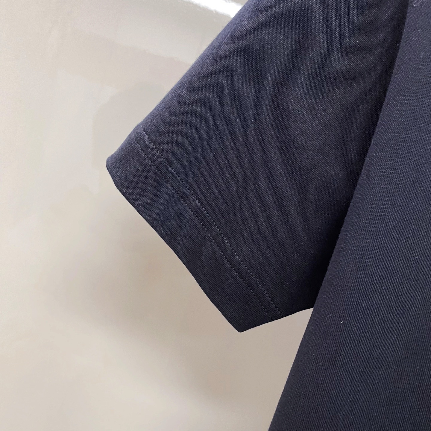 LV 2026ss 春夏新款首发专柜最新款短袖圆领T恤 高端订制 设计前卫时尚！品牌logo重工艺设计 