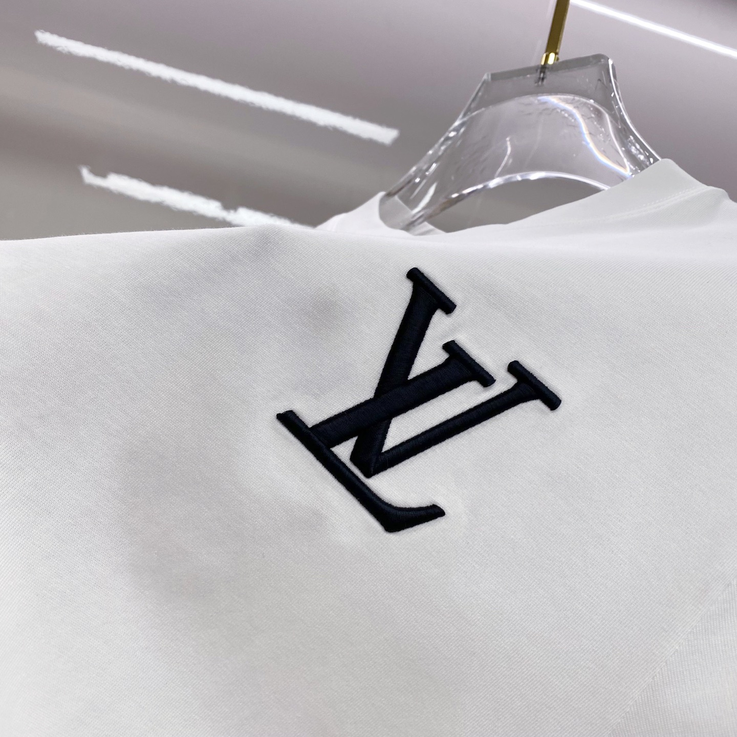 LV 2026ss 春夏新款首发专柜最新款短袖圆领T恤 高端订制 设计前卫时尚！品牌logo重工艺设计 