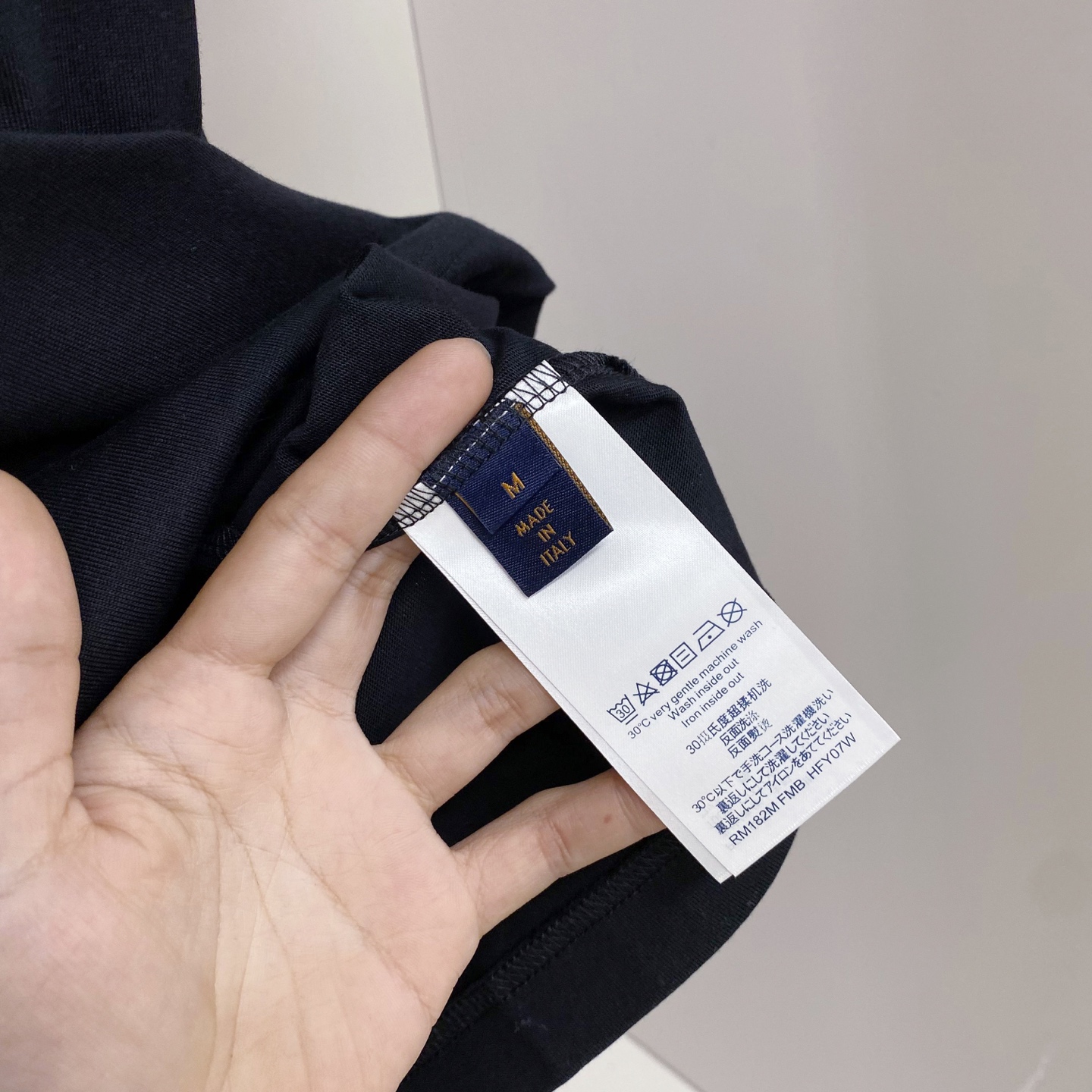 LV 2026ss 春夏新款首发专柜最新款短袖圆领T恤 高端订制 设计前卫时尚！品牌logo重工艺设计 