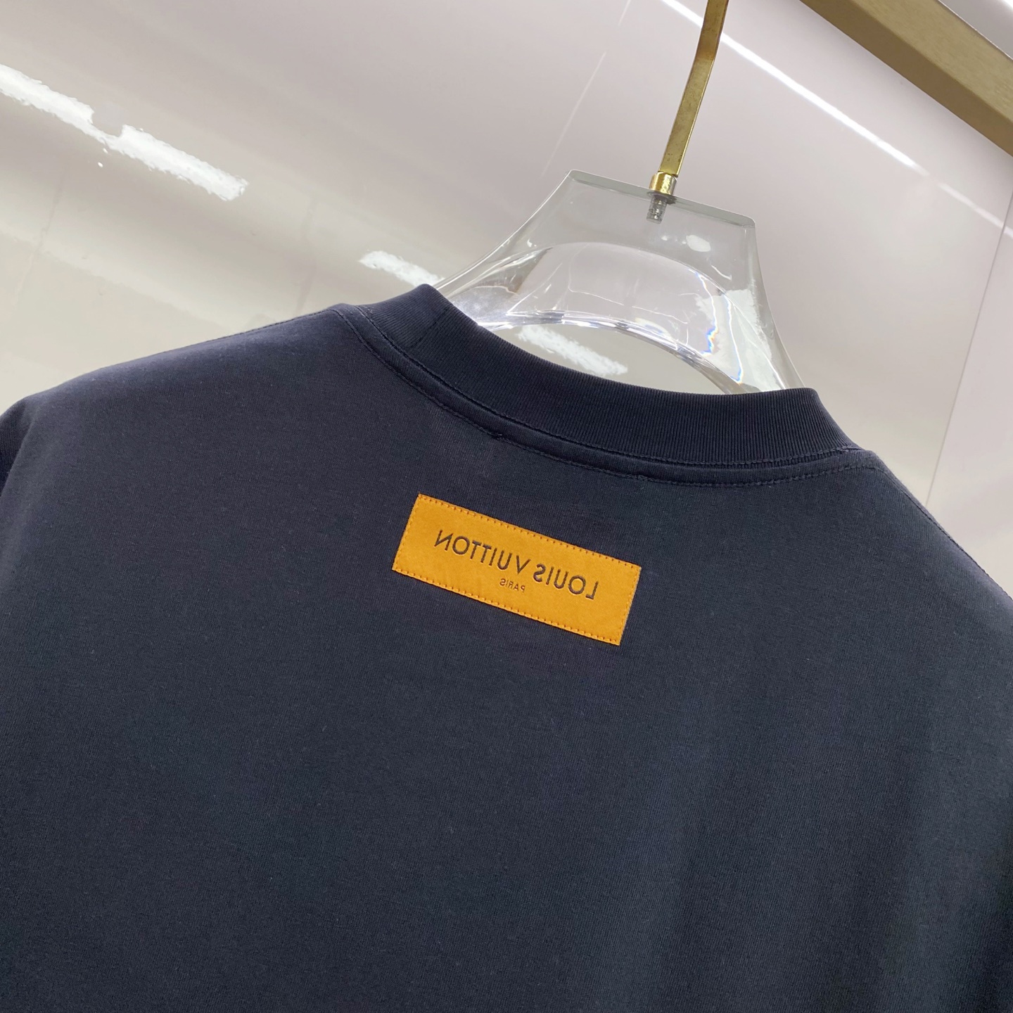 LV 2026ss 春夏新款首发专柜最新款短袖圆领T恤 高端订制 设计前卫时尚！品牌logo重工艺设计 