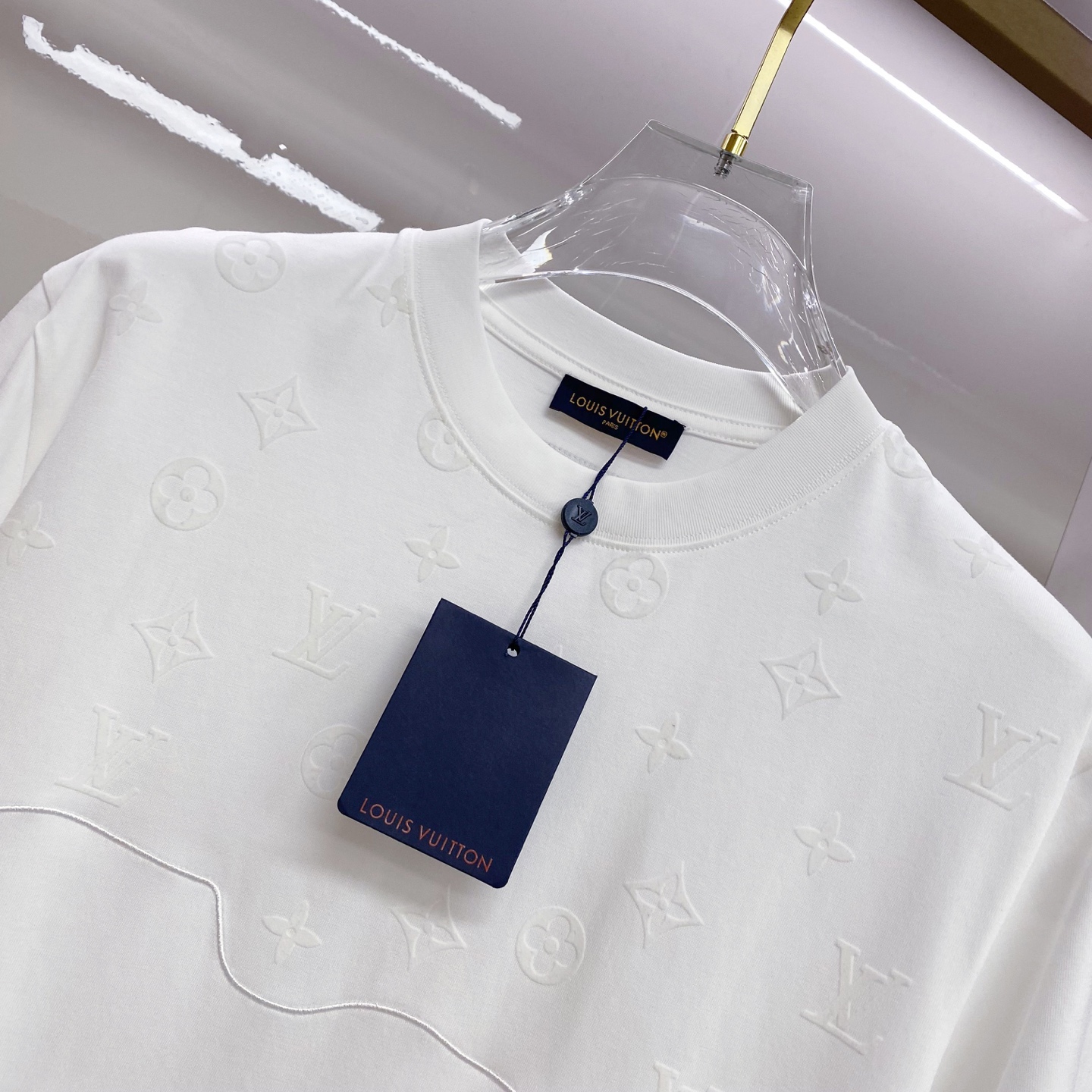 LV 2026ss 春夏新款首发专柜最新款短袖圆领T恤 高端订制 设计前卫时尚！品牌logo重工艺设计 