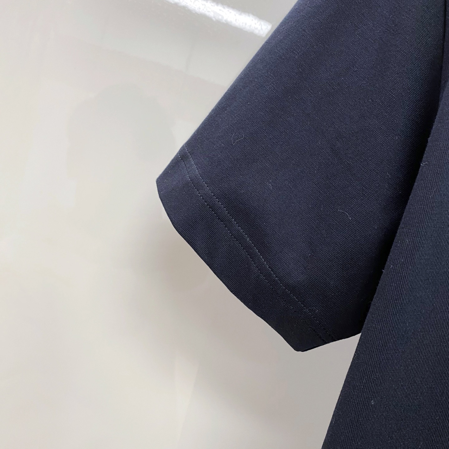 LV 2026ss 春夏新款首发专柜最新款短袖圆领T恤 高端订制 设计前卫时尚！品牌logo重工艺设计 