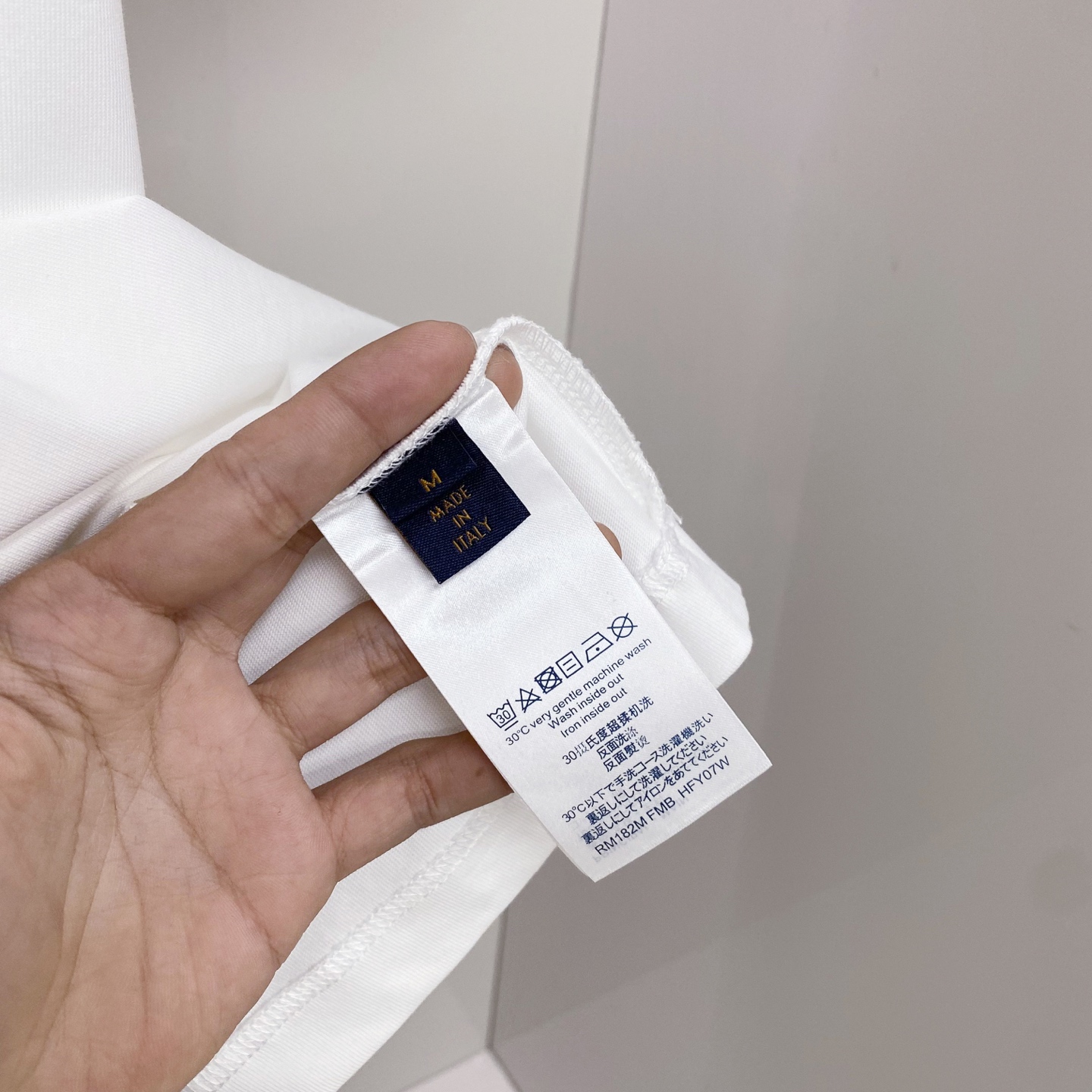 LV 2026ss 春夏新款首发专柜最新款短袖圆领T恤 高端订制 设计前卫时尚！品牌logo重工艺设计 