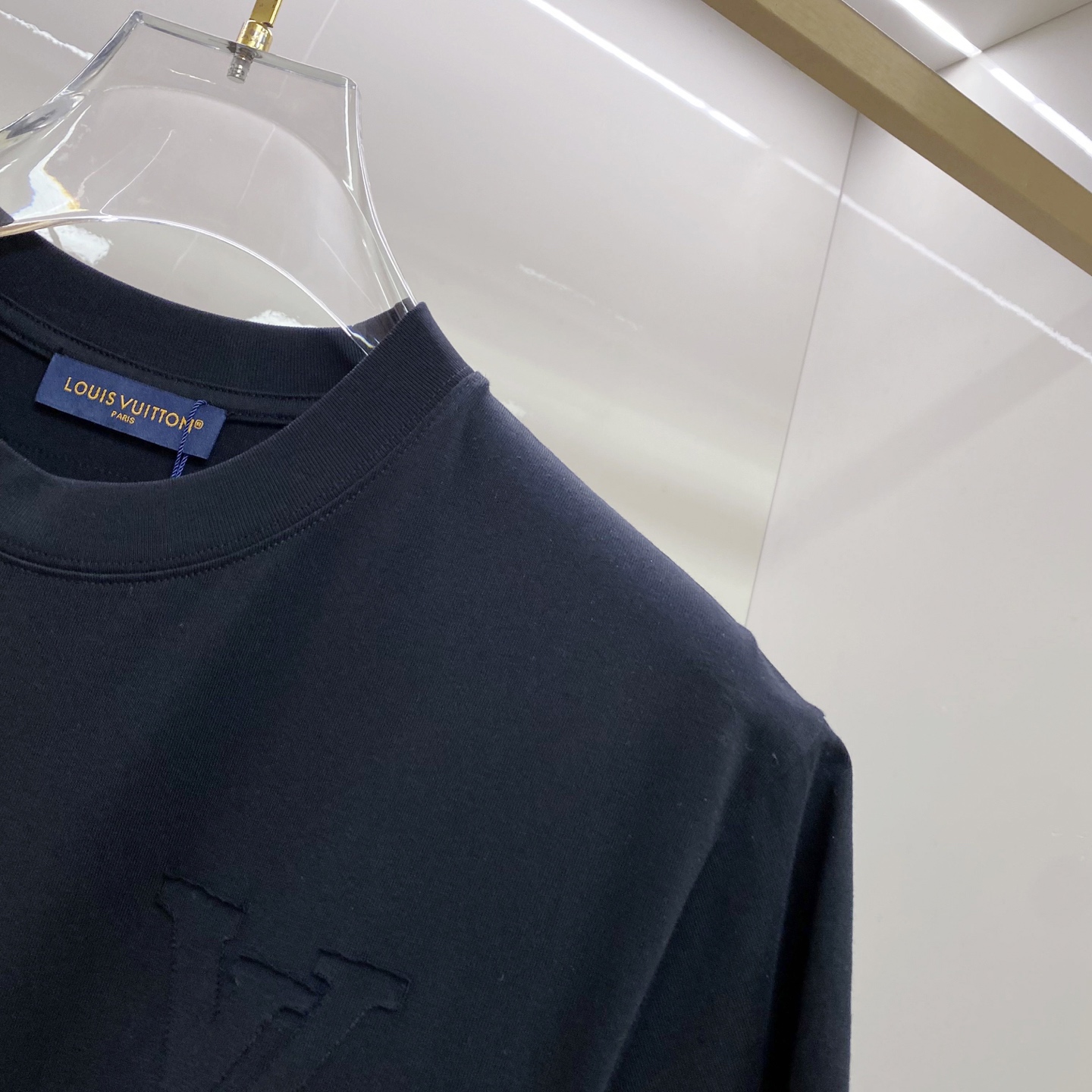 LV 2026ss 春夏新款首发专柜最新款短袖圆领T恤 高端订制 设计前卫时尚！品牌logo重工艺设计 