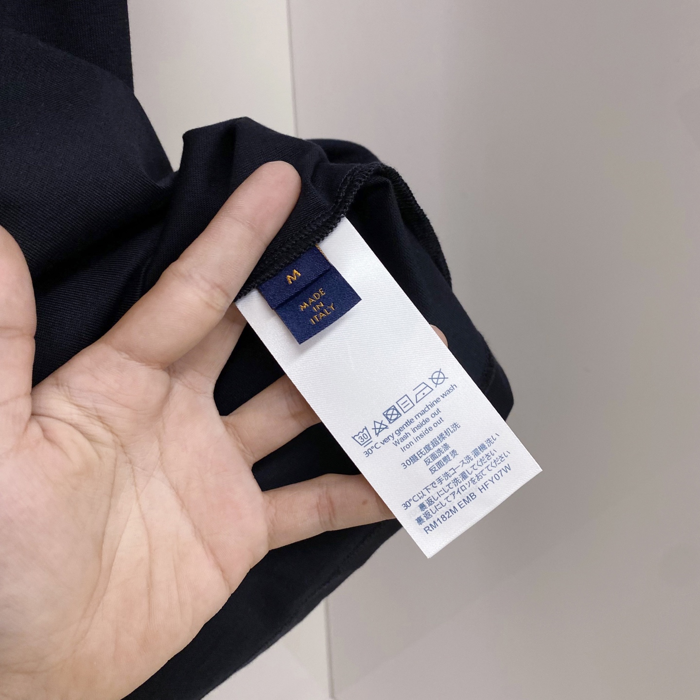 LV 2026ss 春夏新款首发专柜最新款短袖圆领T恤 高端订制 设计前卫时尚！品牌logo重工艺设计 