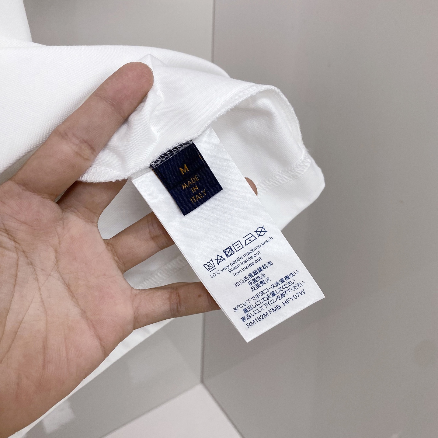 LV 2026ss 春夏新款首发专柜最新款短袖圆领T恤 高端订制 设计前卫时尚！品牌logo重工艺设计 