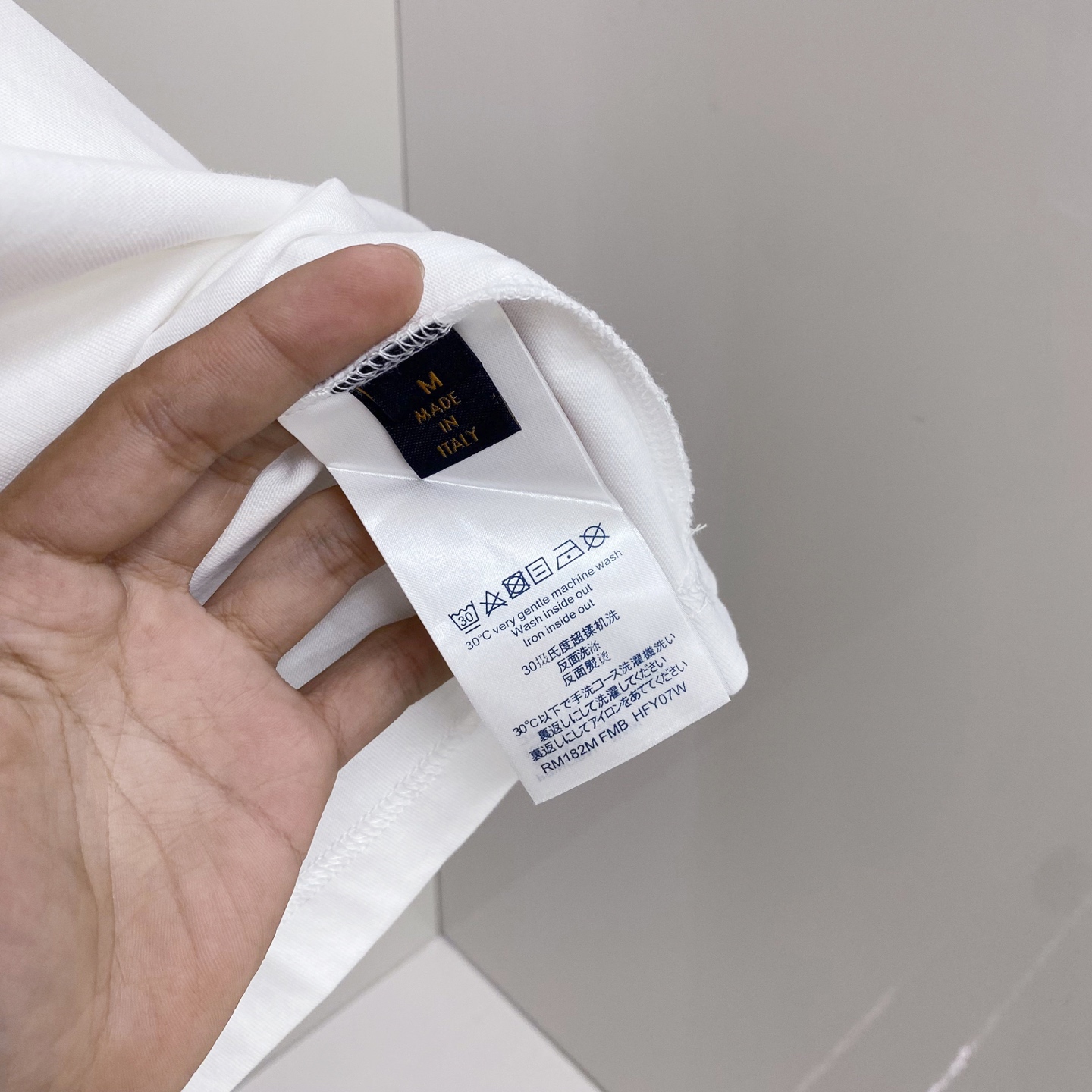 LV 2026ss 春夏新款首发专柜最新款短袖圆领T恤 高端订制 设计前卫时尚！品牌logo重工艺设计 