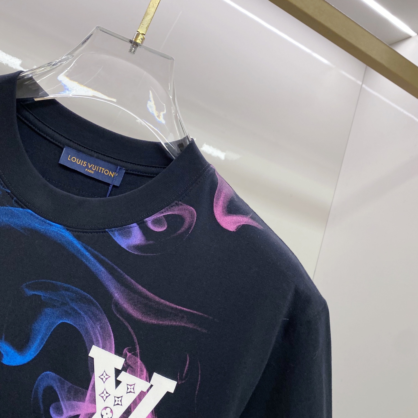 LV 2026ss 春夏新款首发专柜最新款短袖圆领T恤 高端订制 设计前卫时尚！品牌logo重工艺设计 