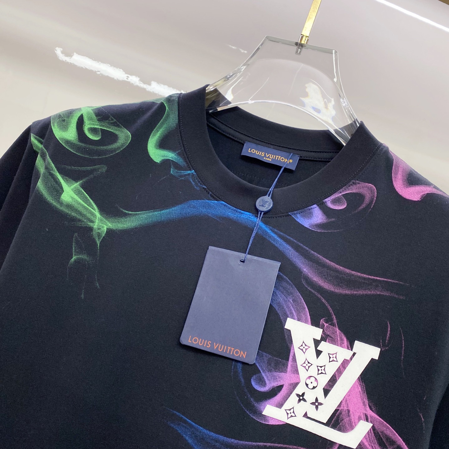 LV 2026ss 春夏新款首发专柜最新款短袖圆领T恤 高端订制 设计前卫时尚！品牌logo重工艺设计 