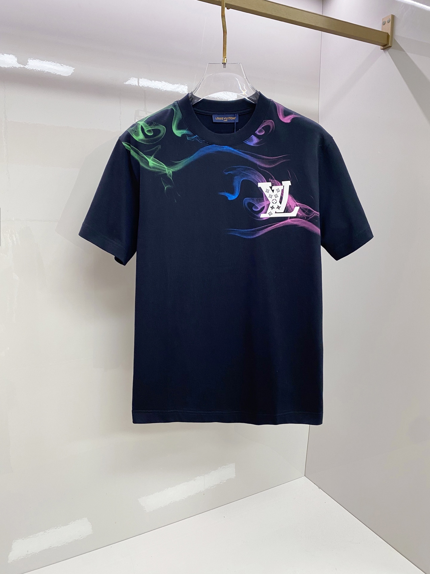 LV 2026ss 春夏新款首发专柜最新款短袖圆领T恤 高端订制 设计前卫时尚！品牌logo重工艺设计 