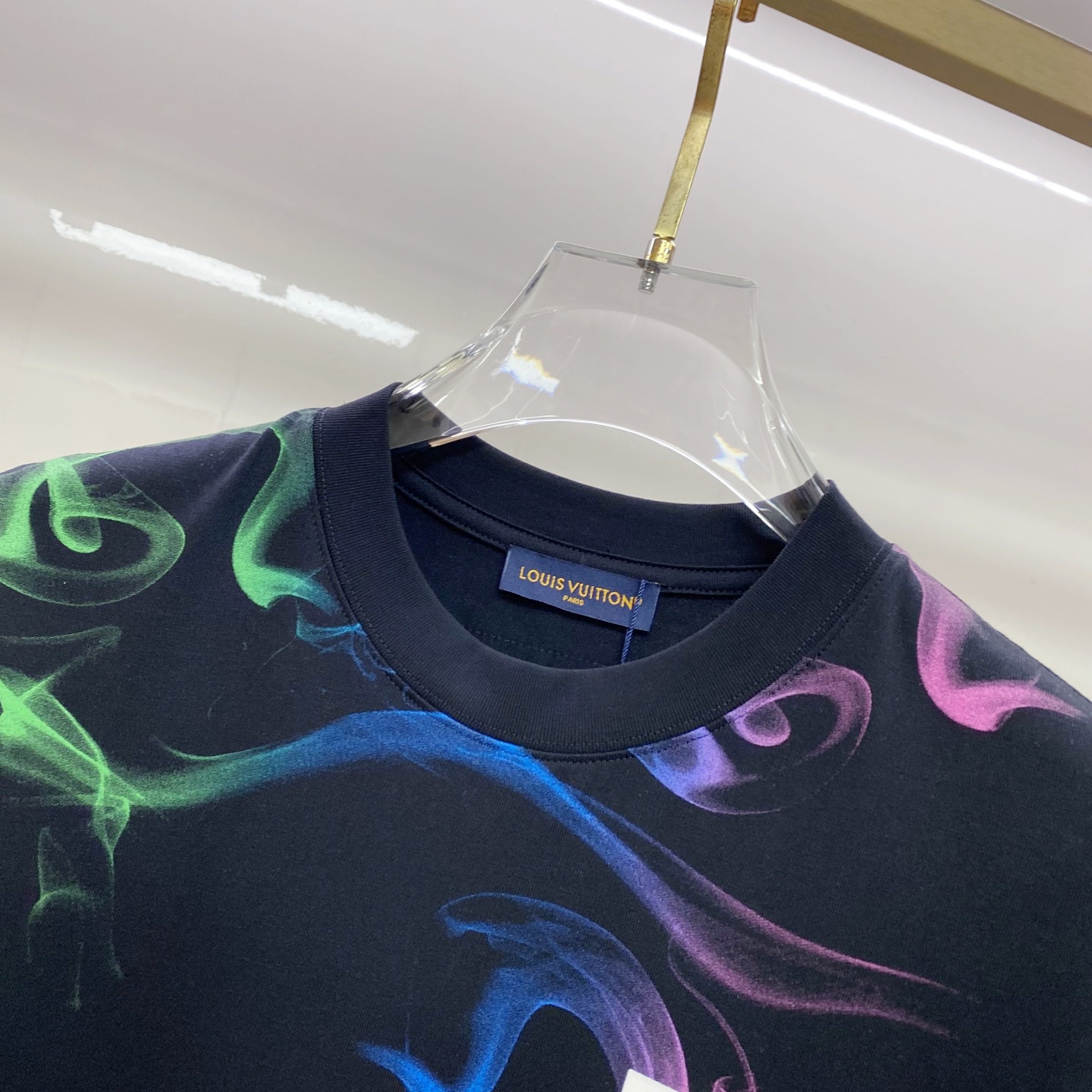 LV 2026ss 春夏新款首发专柜最新款短袖圆领T恤 高端订制 设计前卫时尚！品牌logo重工艺设计 