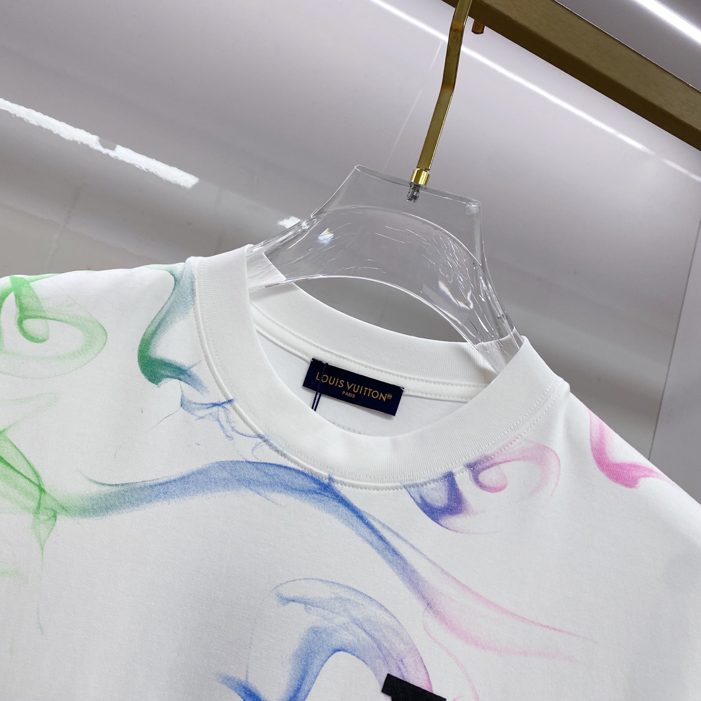 LV 2026ss 春夏新款首发专柜最新款短袖圆领T恤 高端订制 设计前卫时尚！品牌logo重工艺设计 