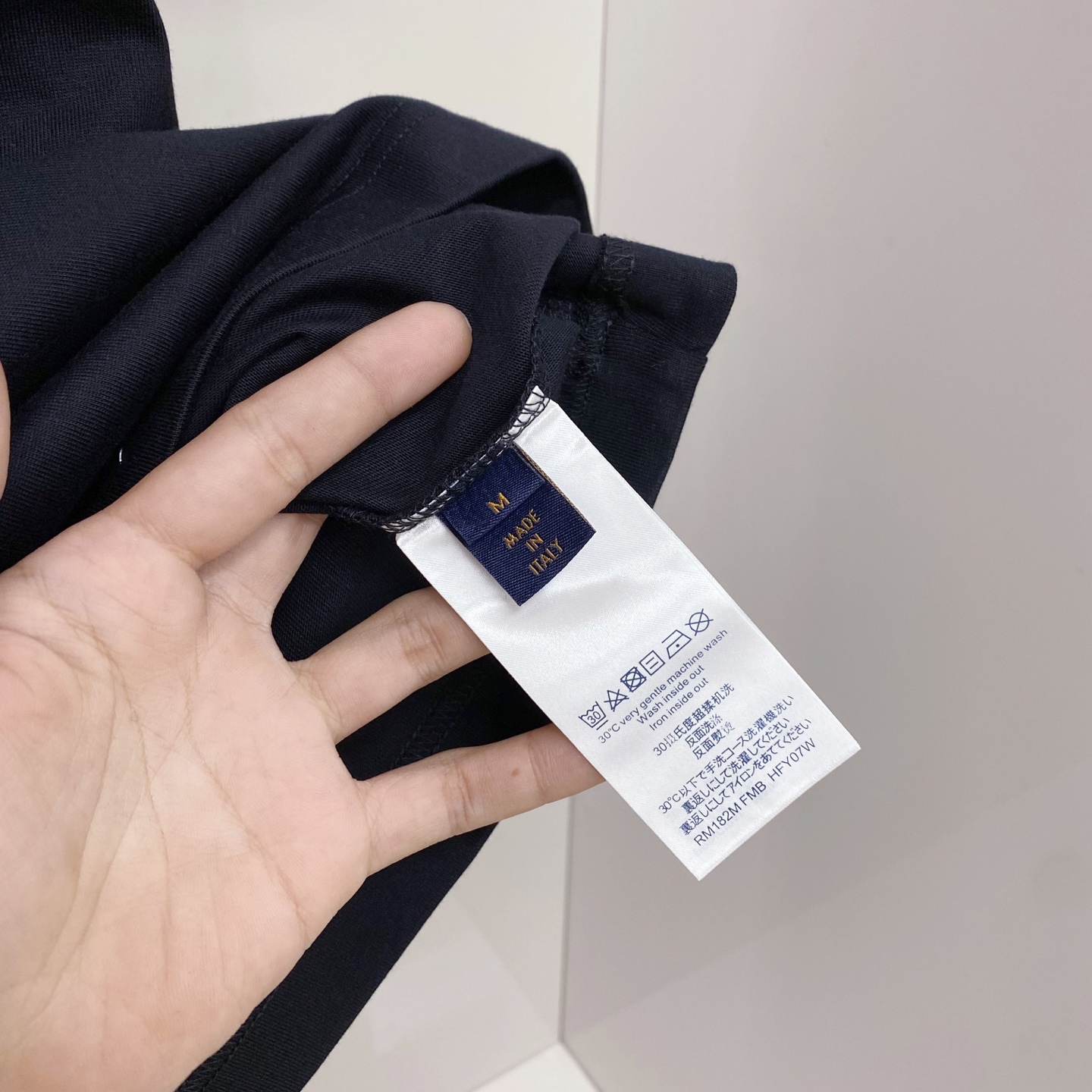 LV 2026ss 春夏新款首发专柜最新款短袖圆领T恤 高端订制 设计前卫时尚！品牌logo重工艺设计 