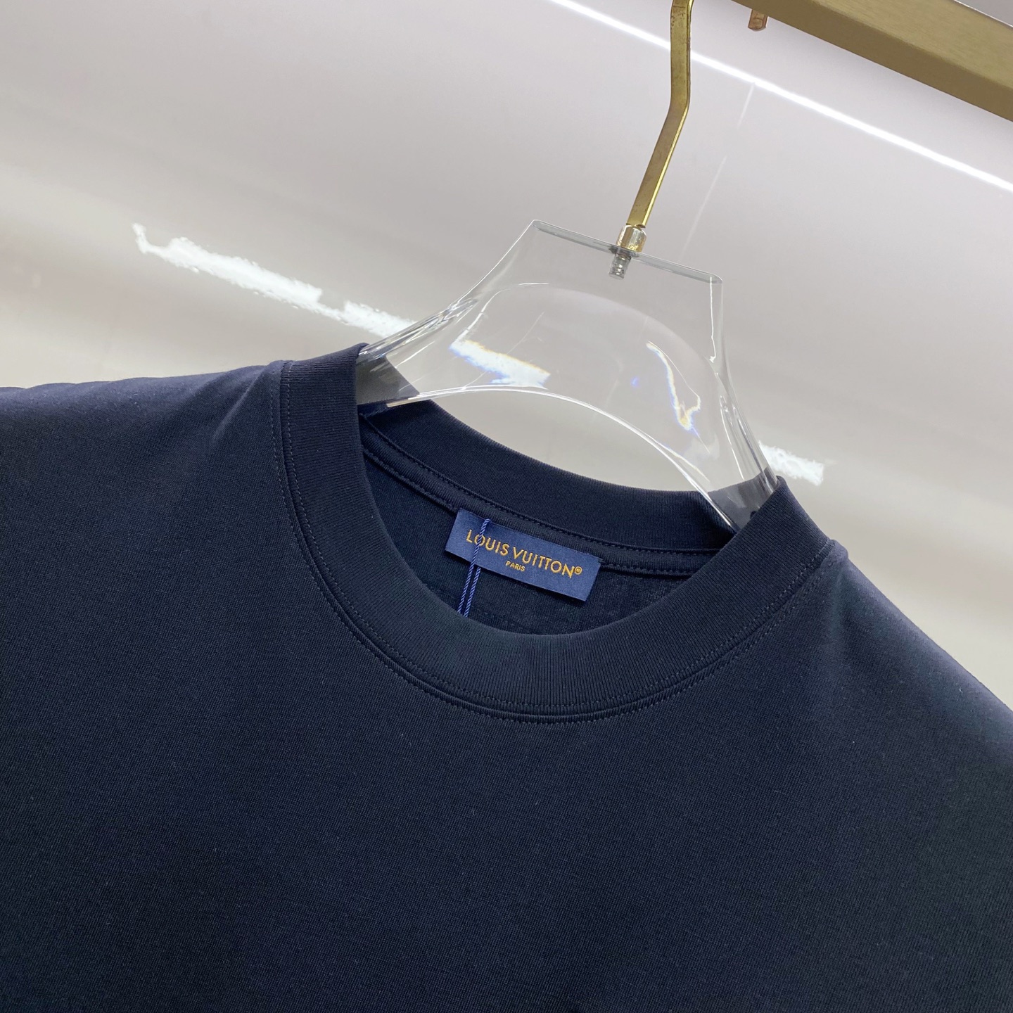 LV 2026ss 春夏新款首发专柜最新款短袖圆领T恤 高端订制 设计前卫时尚！品牌logo重工艺设计 