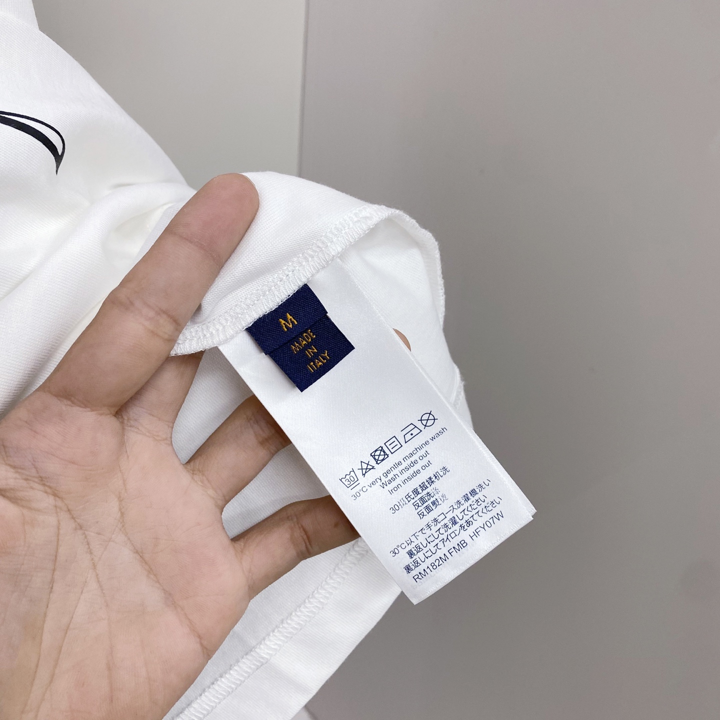 LV 2026ss 春夏新款首发专柜最新款短袖圆领T恤 高端订制 设计前卫时尚！品牌logo重工艺设计 