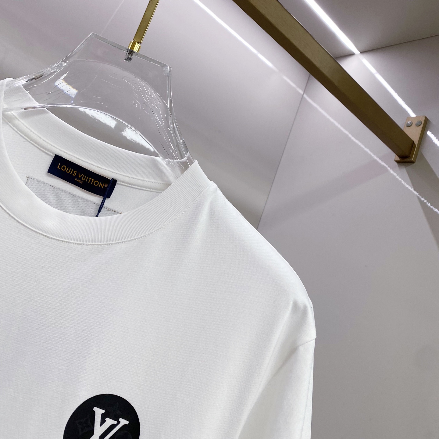 LV 2026ss 春夏新款首发专柜最新款短袖圆领T恤 高端订制 设计前卫时尚！品牌logo重工艺设计 