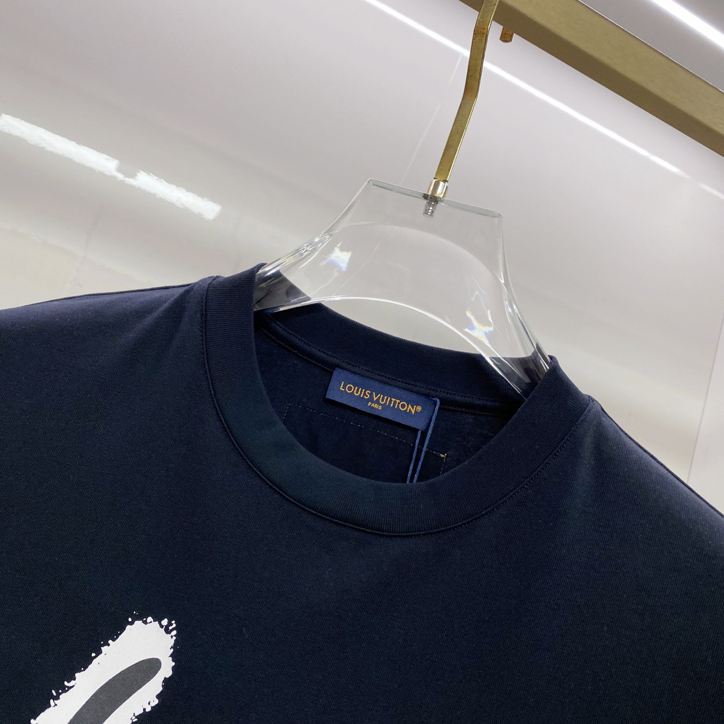 LV 2026ss 春夏新款首发专柜最新款短袖圆领T恤 高端订制 设计前卫时尚！品牌logo重工艺设计 