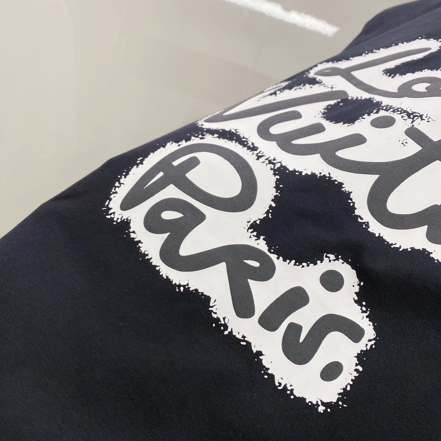 LV 2026ss 春夏新款首发专柜最新款短袖圆领T恤 高端订制 设计前卫时尚！品牌logo重工艺设计 