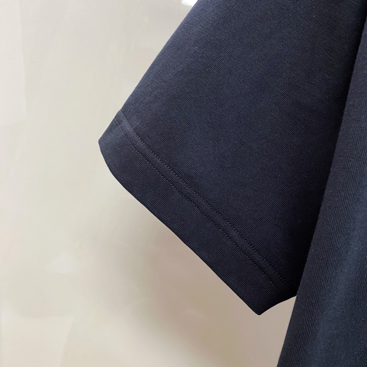 LV 2026ss 春夏新款首发专柜最新款短袖圆领T恤 高端订制 设计前卫时尚！品牌logo重工艺设计 