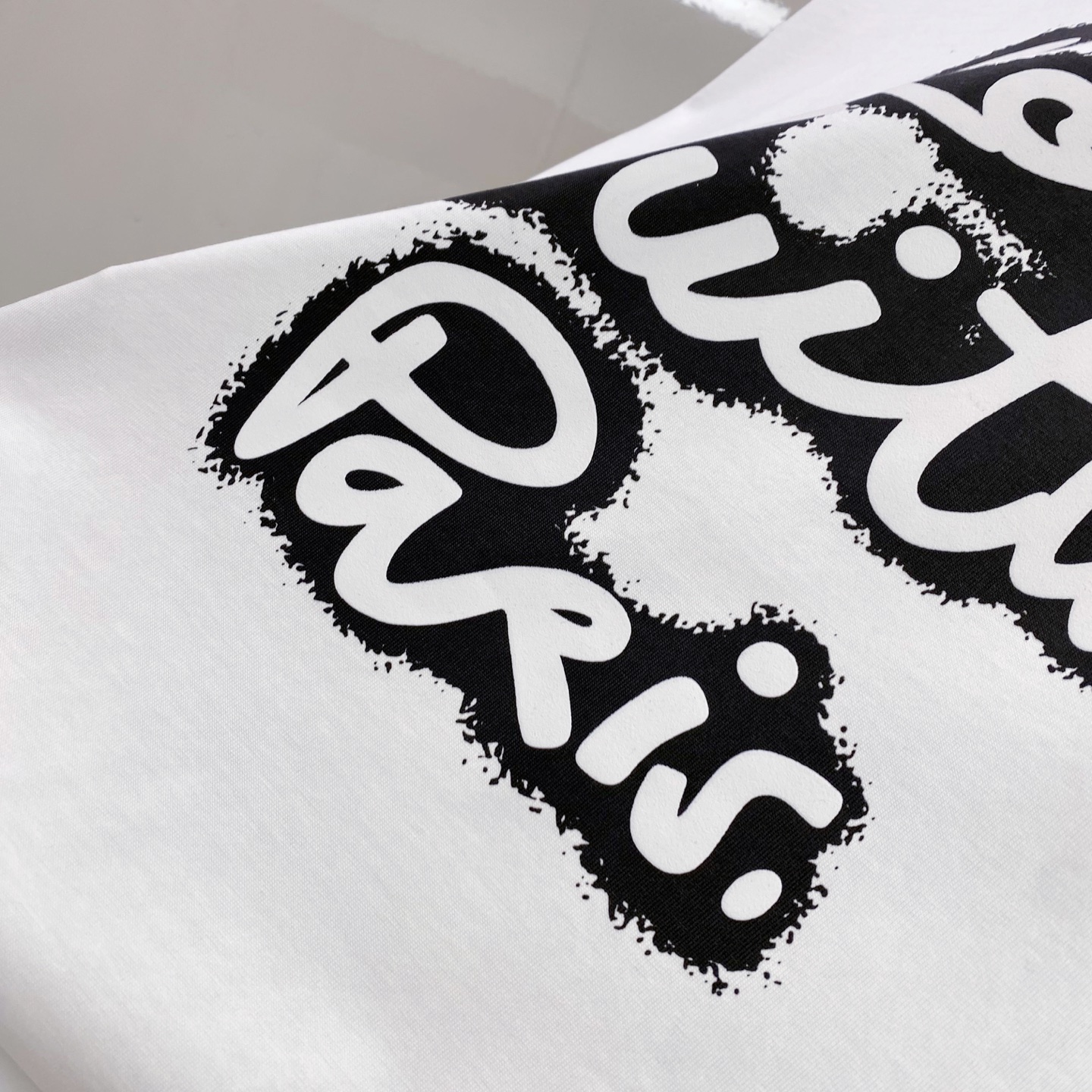 LV 2026ss 春夏新款首发专柜最新款短袖圆领T恤 高端订制 设计前卫时尚！品牌logo重工艺设计 