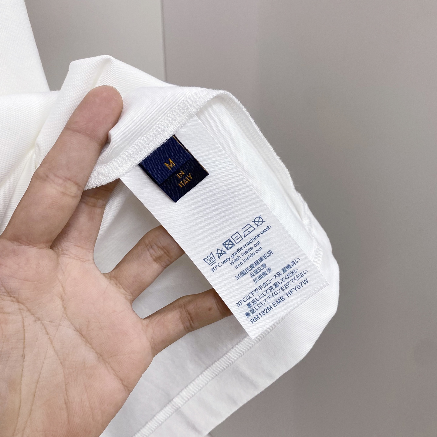 LV 2026ss 春夏新款首发专柜最新款短袖圆领T恤 高端订制 设计前卫时尚！品牌logo重工艺设计 