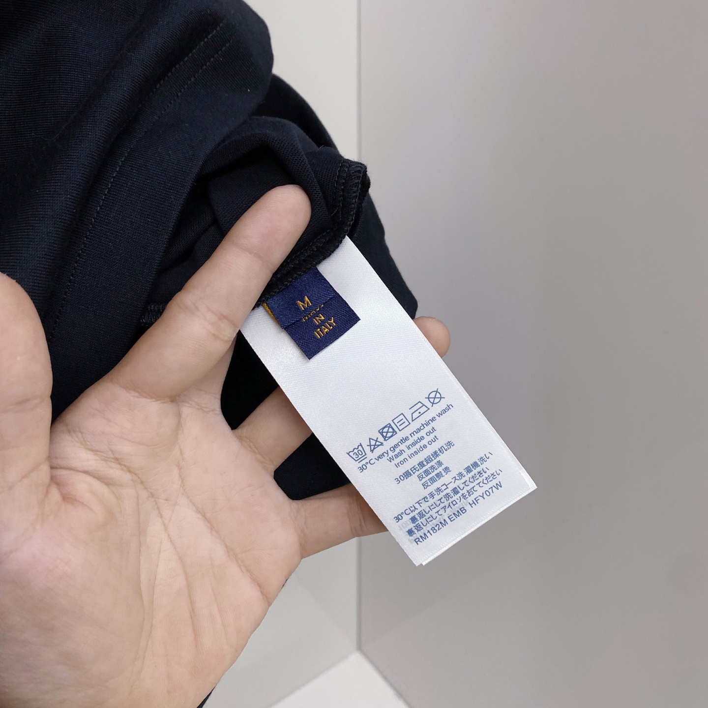 LV 2026ss 春夏新款首发专柜最新款短袖圆领T恤 高端订制 设计前卫时尚！品牌logo重工艺设计 