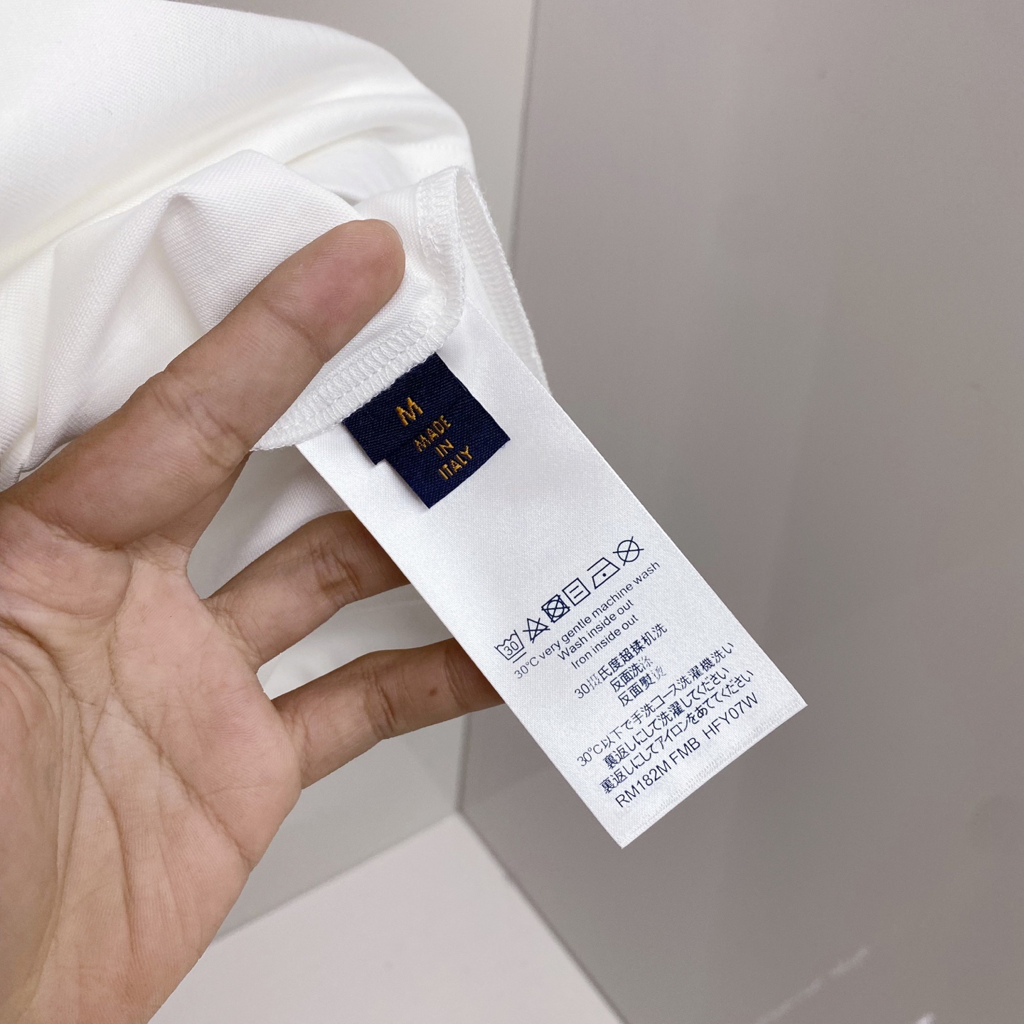 LV 2026ss 春夏新款首发专柜最新款短袖圆领T恤 高端订制 设计前卫时尚！品牌logo重工艺设计 