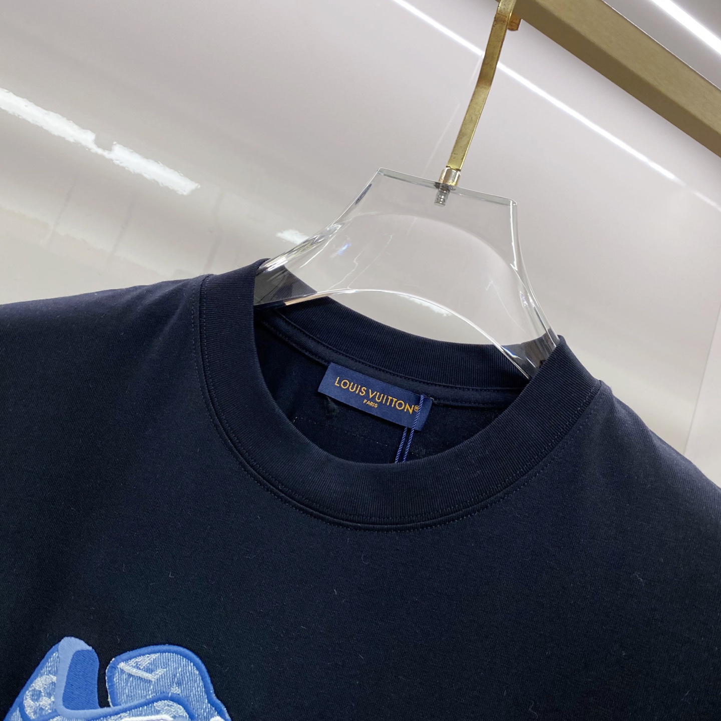 LV 2026ss 春夏新款首发专柜最新款短袖圆领T恤 高端订制 设计前卫时尚！品牌logo重工艺设计 