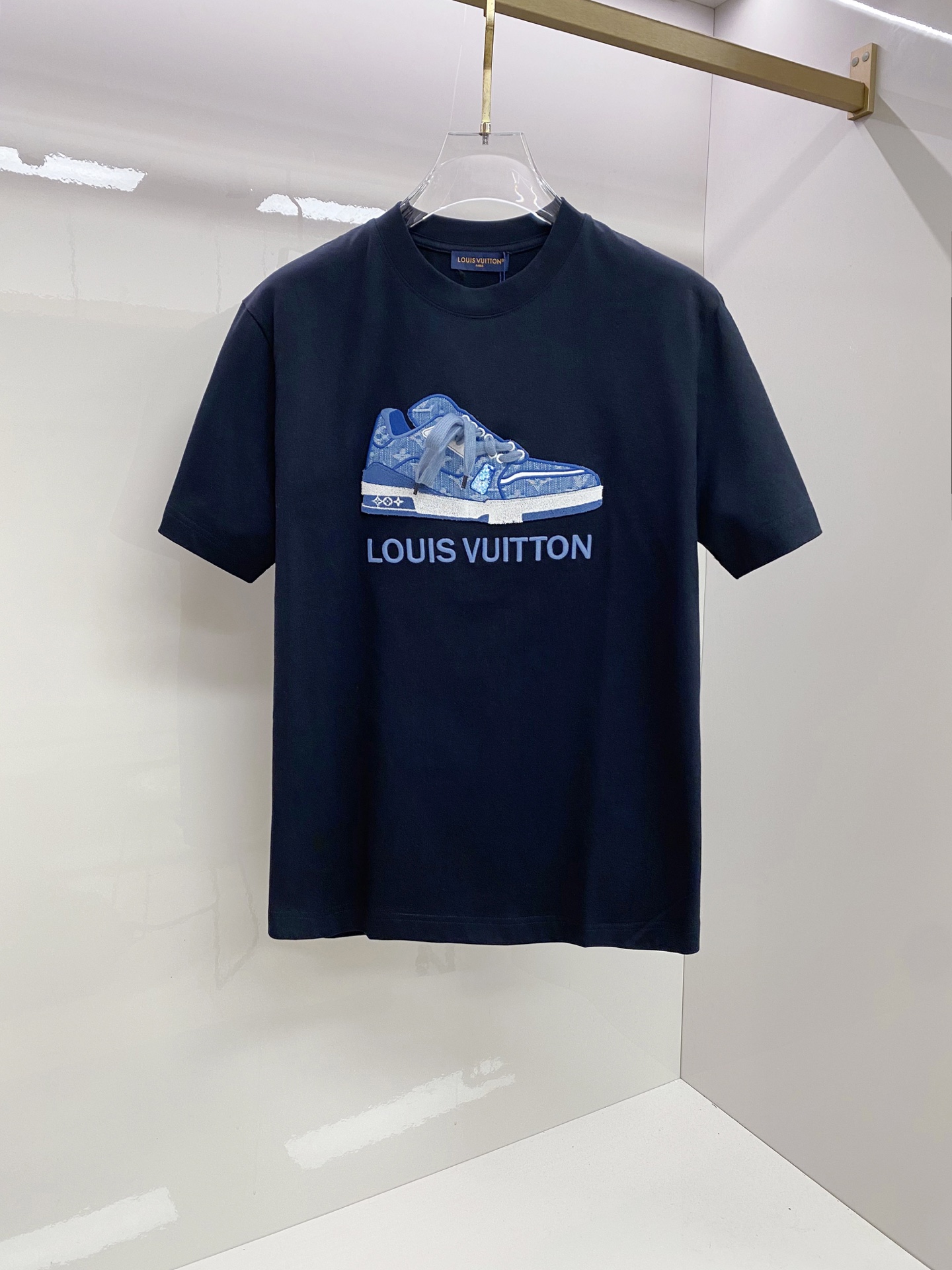 LV 2026ss 春夏新款首发专柜最新款短袖圆领T恤 高端订制 设计前卫时尚！品牌logo重工艺设计 