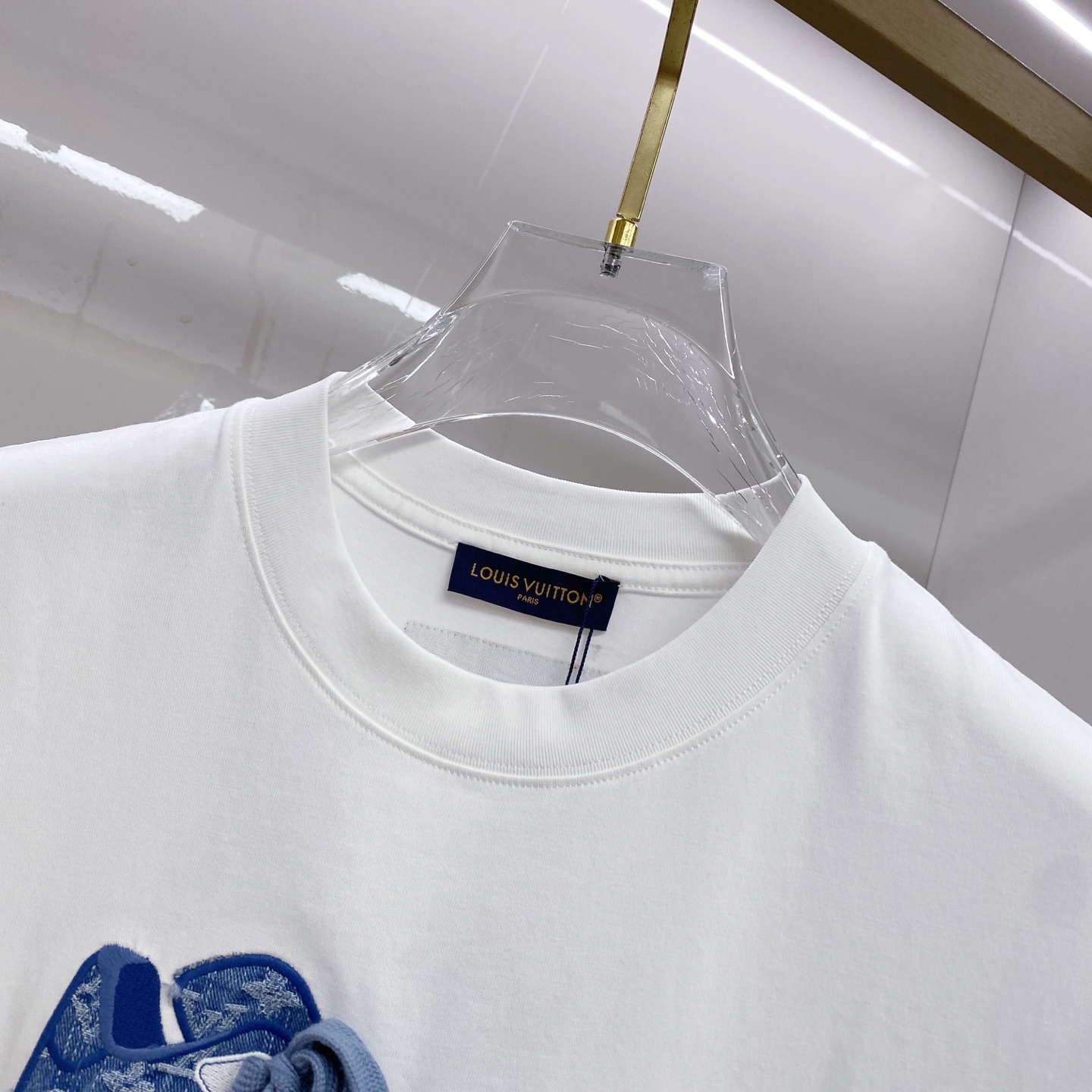LV 2026ss 春夏新款首发专柜最新款短袖圆领T恤 高端订制 设计前卫时尚！品牌logo重工艺设计 