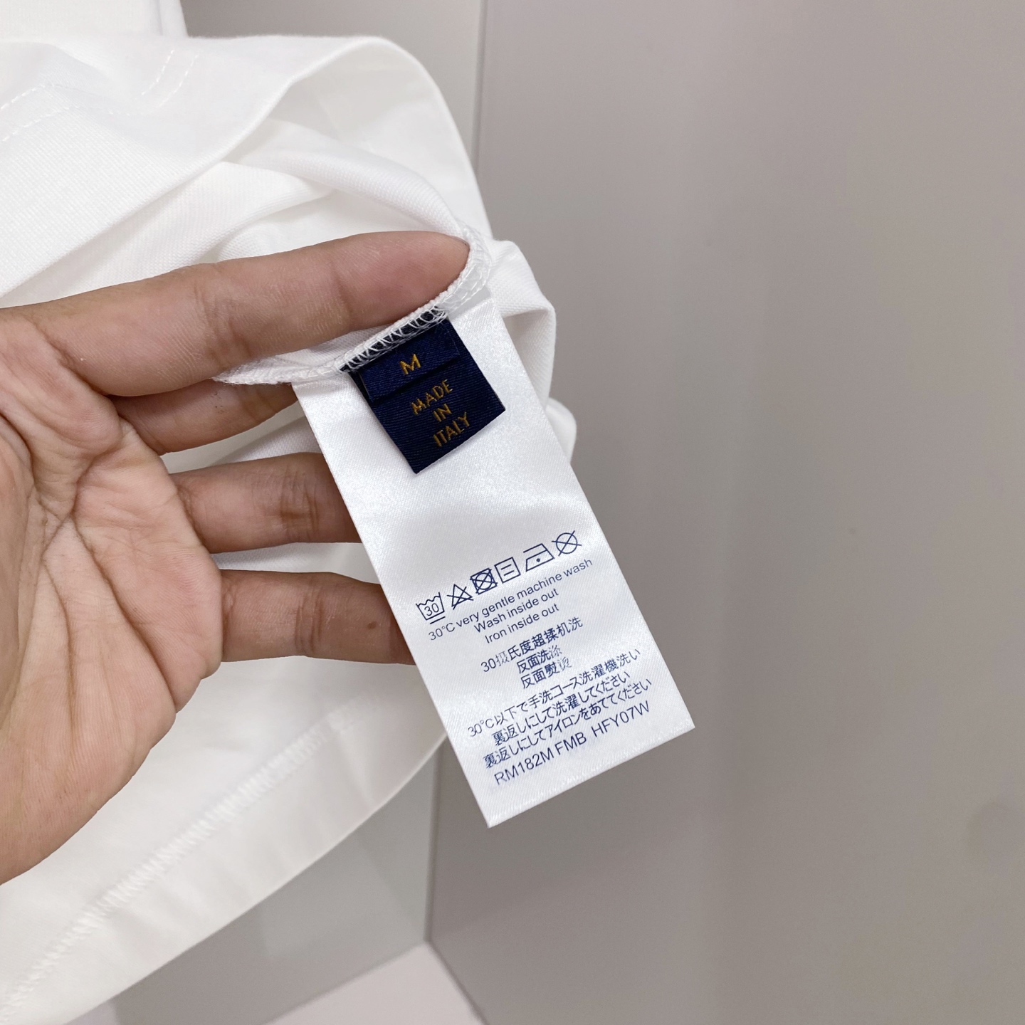 LV 2026ss 春夏新款首发专柜最新款短袖圆领T恤 高端订制 设计前卫时尚！品牌logo重工艺设计 