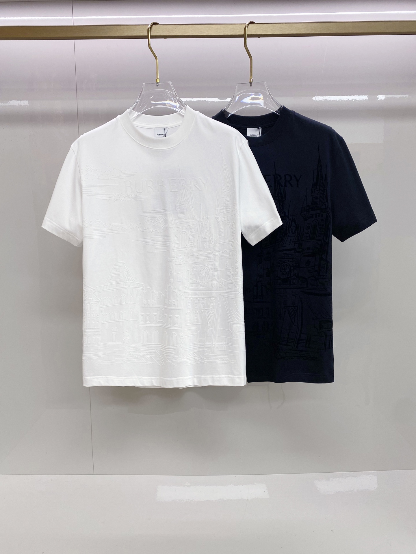 Burberry 巴宝莉 2026ss 春夏新款首发专柜最新款短袖圆领T恤 高端订制 设计前卫时尚！品牌