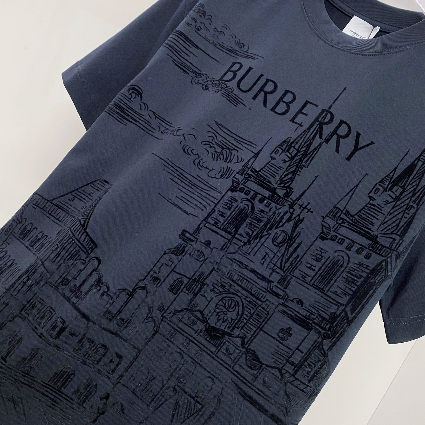 Burberry 巴宝莉 2026ss 春夏新款首发专柜最新款短袖圆领T恤 高端订制 设计前卫时尚！品牌
