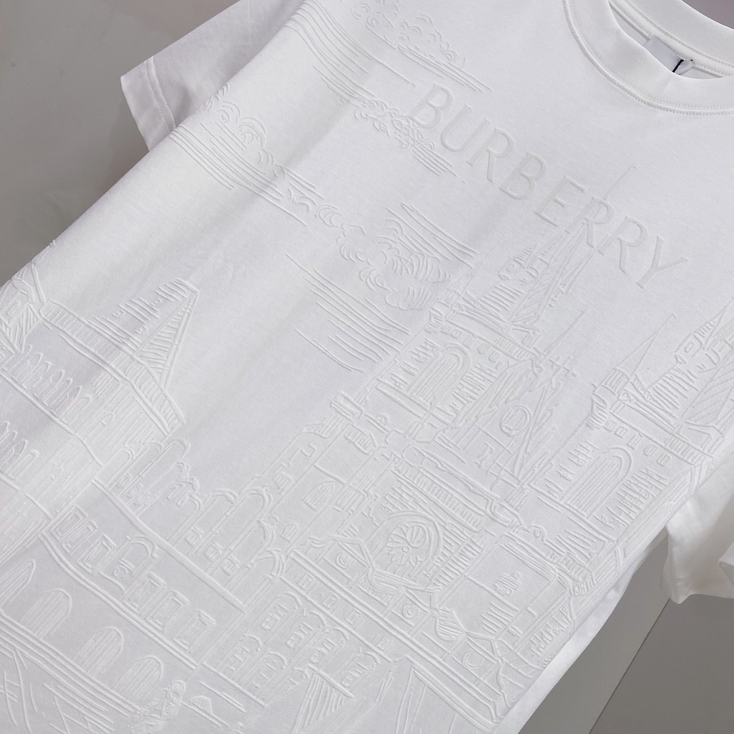 Burberry 巴宝莉 2026ss 春夏新款首发专柜最新款短袖圆领T恤 高端订制 设计前卫时尚！品牌