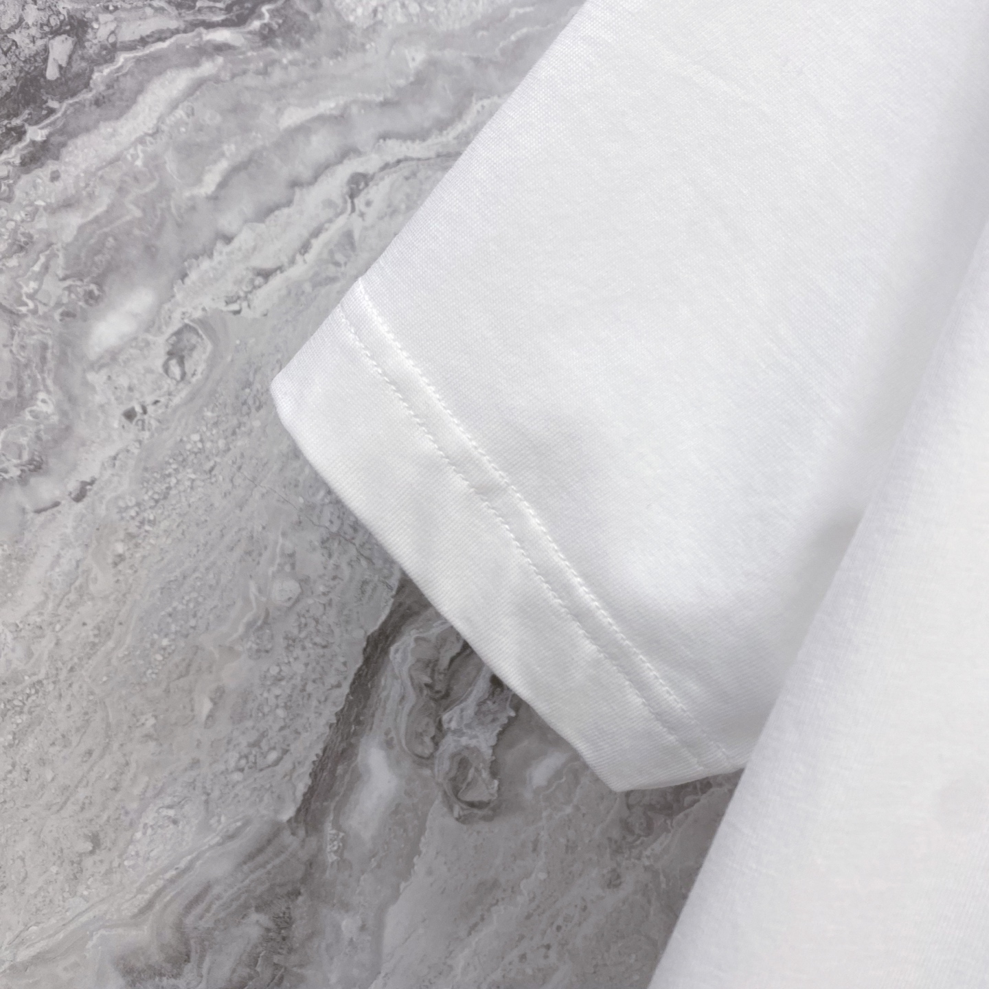 Prada 普拉达 2026ss 春夏新款首发专柜最新款短袖圆领T恤 高端订制 设计前卫时尚！品牌log