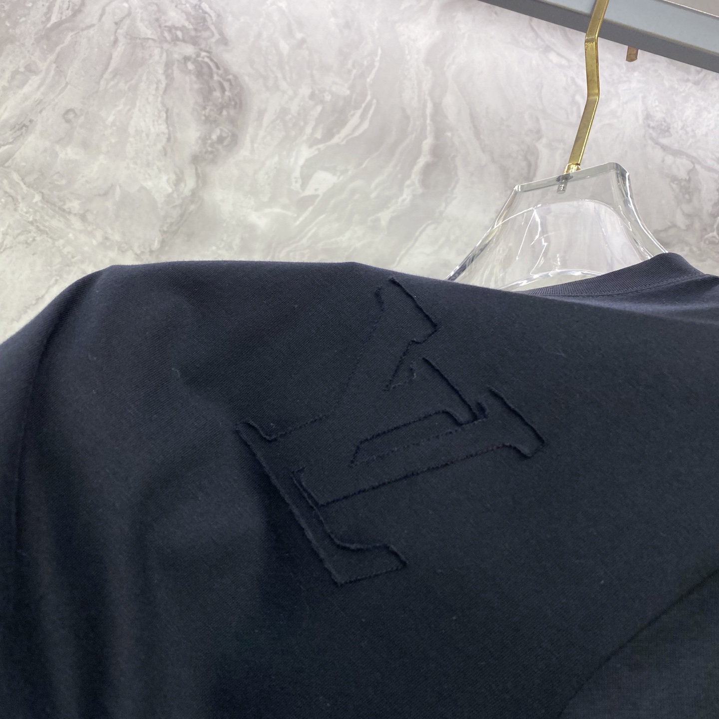 LV 2026ss 春夏新款首发专柜最新款短袖圆领T恤 高端订制 设计前卫时尚！品牌logo重工艺设计 