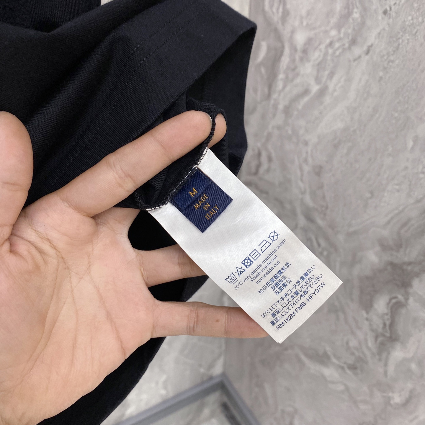 LV 2026ss 春夏新款首发专柜最新款短袖圆领T恤 高端订制 设计前卫时尚！品牌logo重工艺设计 