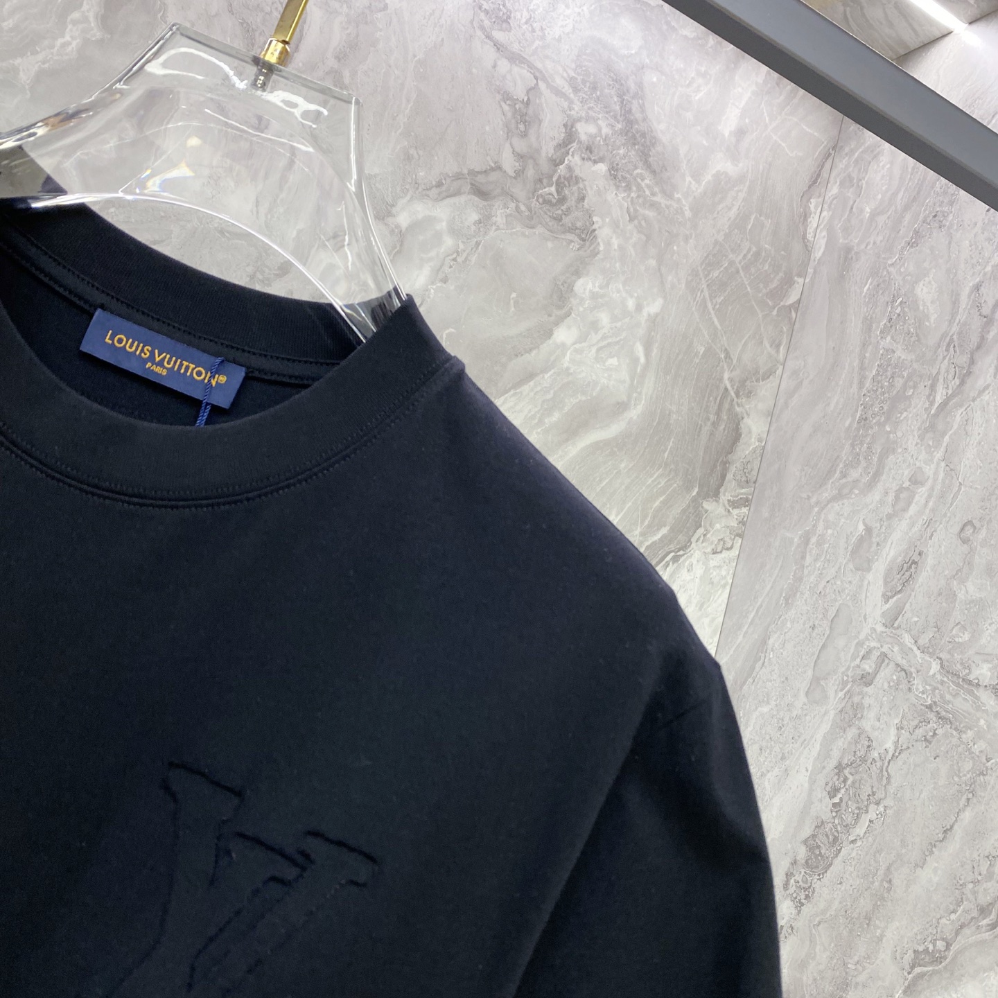 LV 2026ss 春夏新款首发专柜最新款短袖圆领T恤 高端订制 设计前卫时尚！品牌logo重工艺设计 